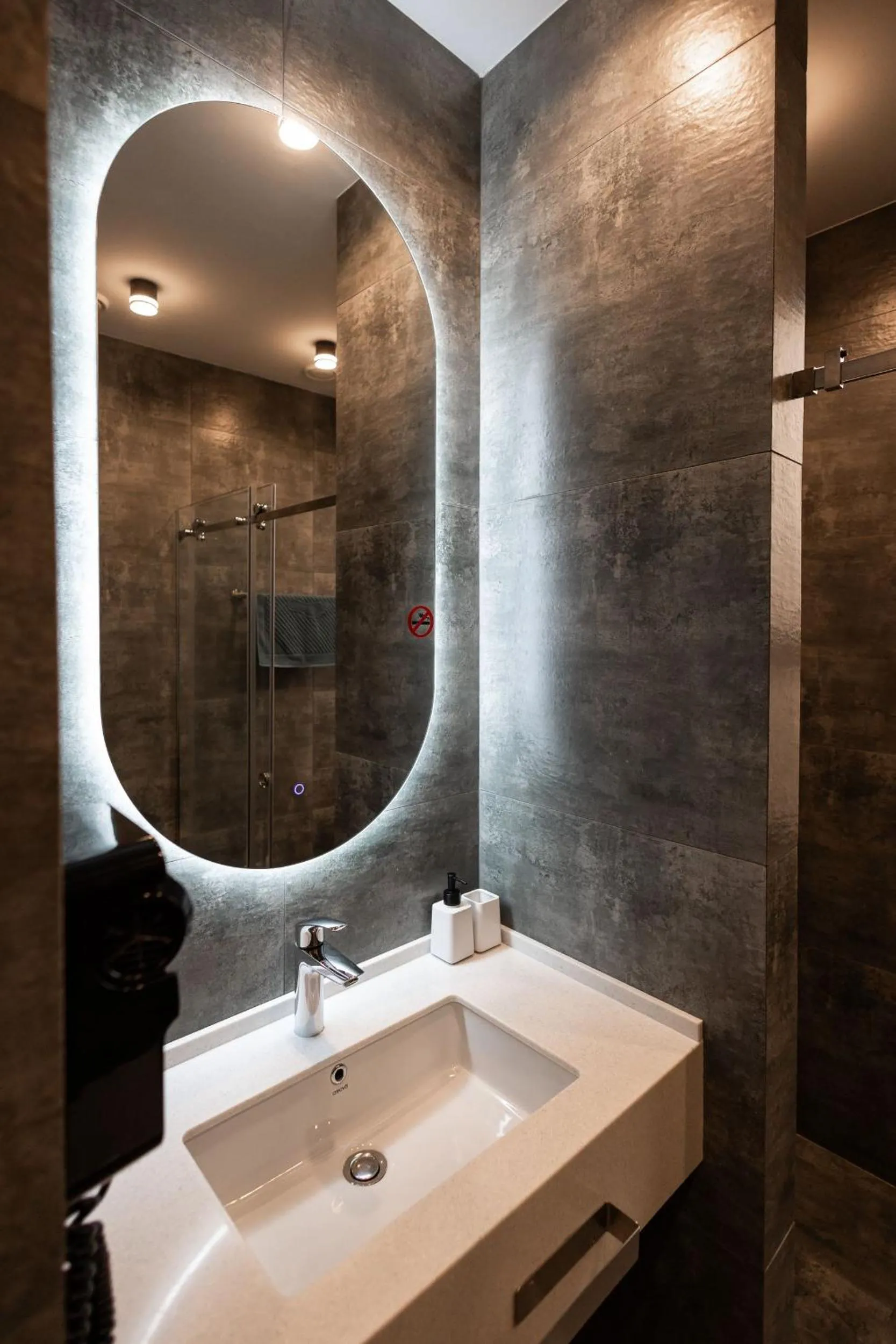 Shower in Aston Hotel