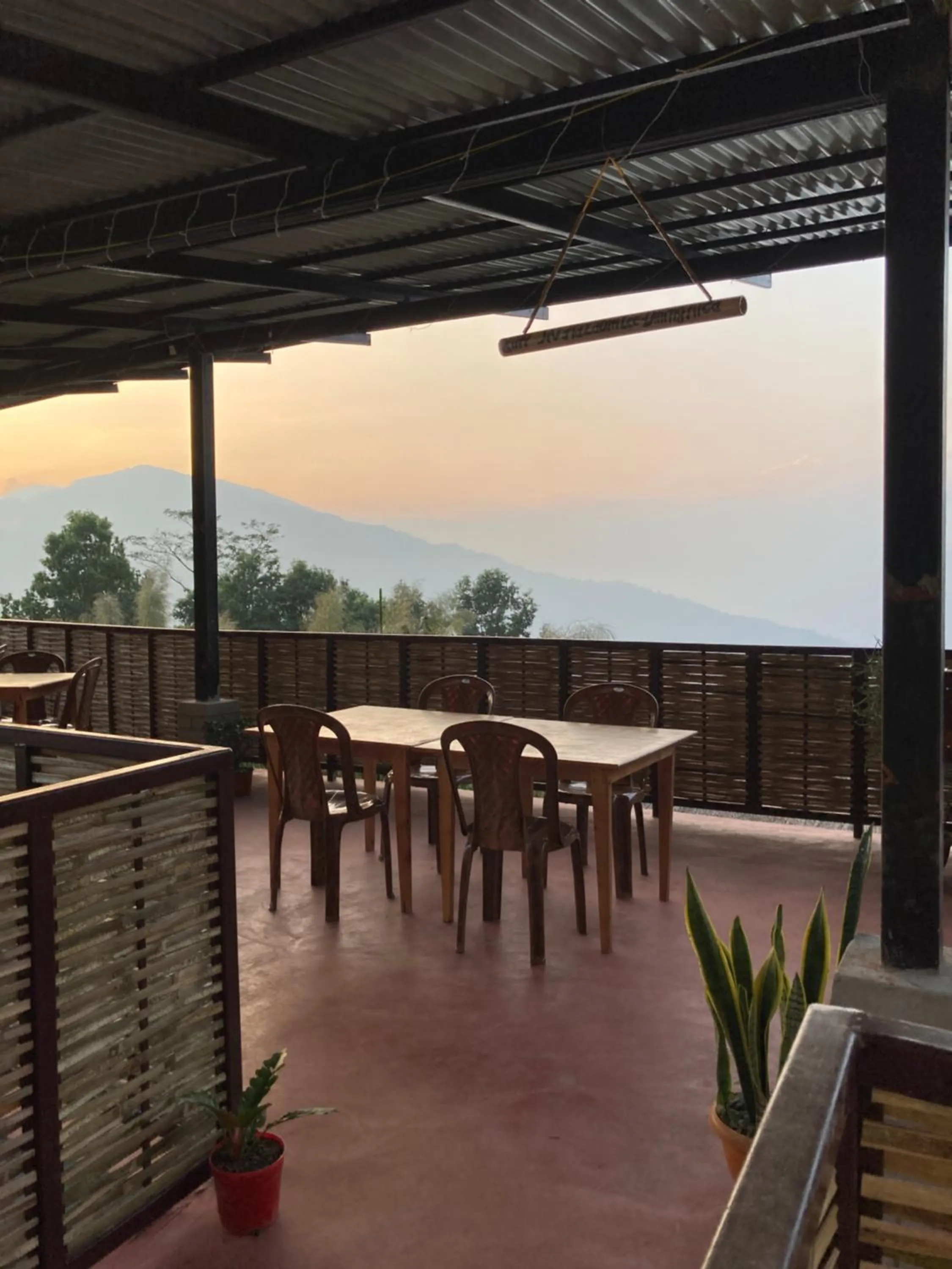 Restaurant/places to eat in Art Mile Kalimpong