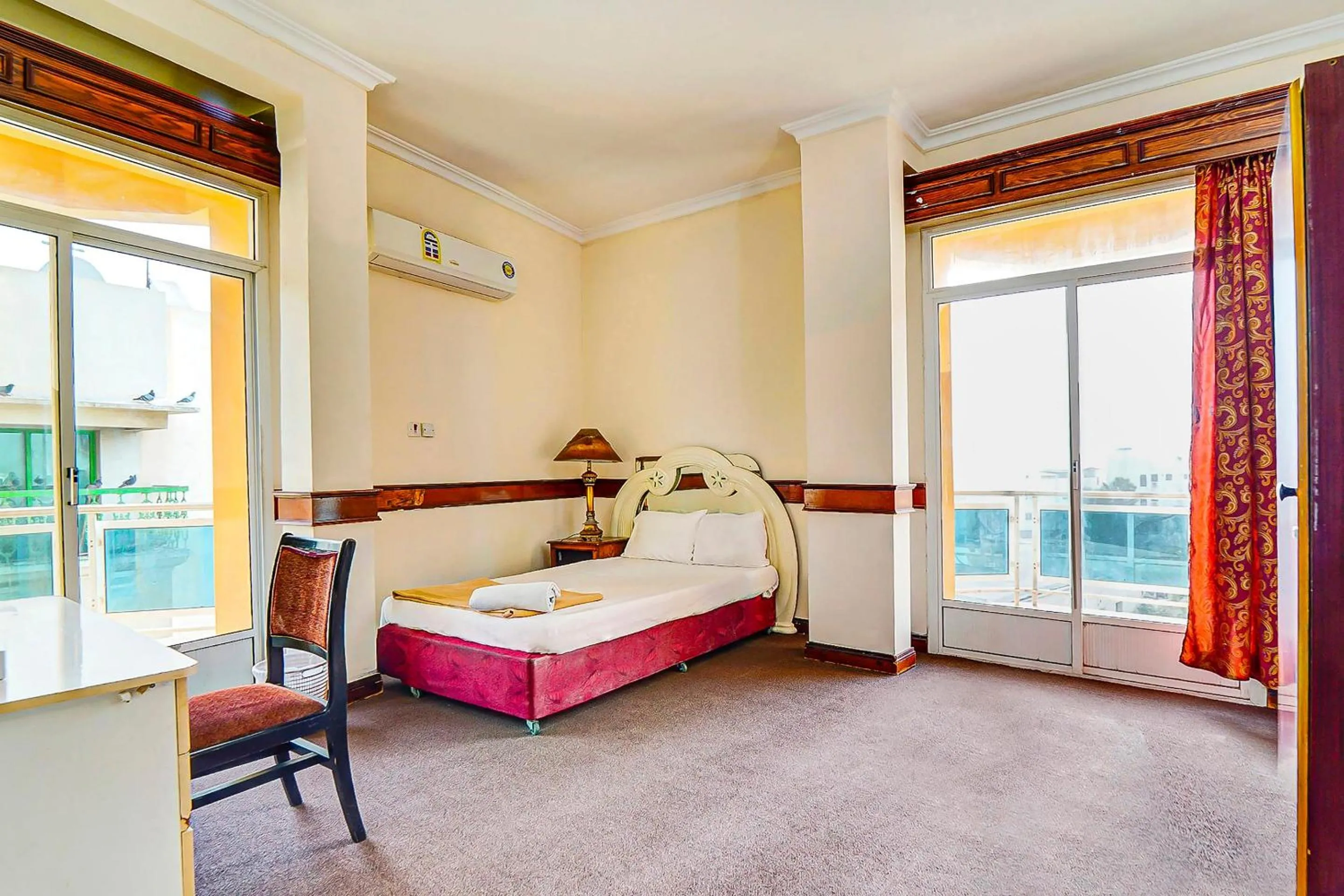 Bedroom, Bed in OYO 120 Concord International Hotel