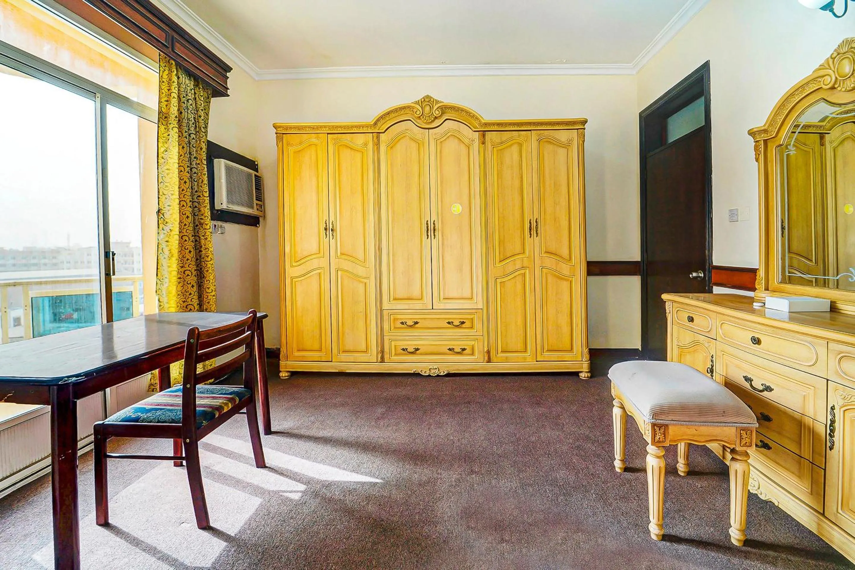 Bedroom in OYO 120 Concord International Hotel