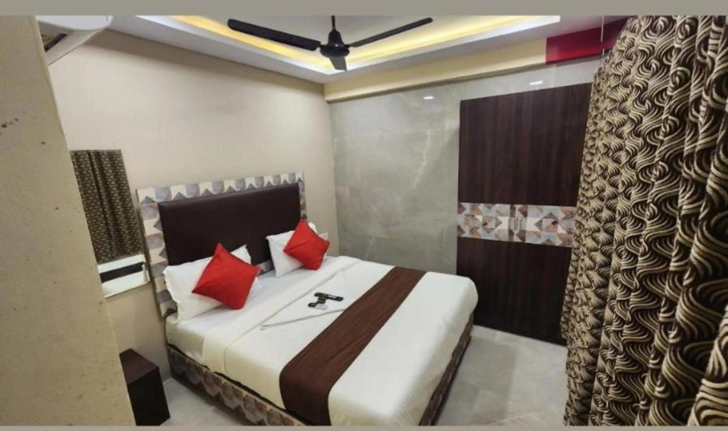 Bed in Hotel Vaithi Residency - Andheri West