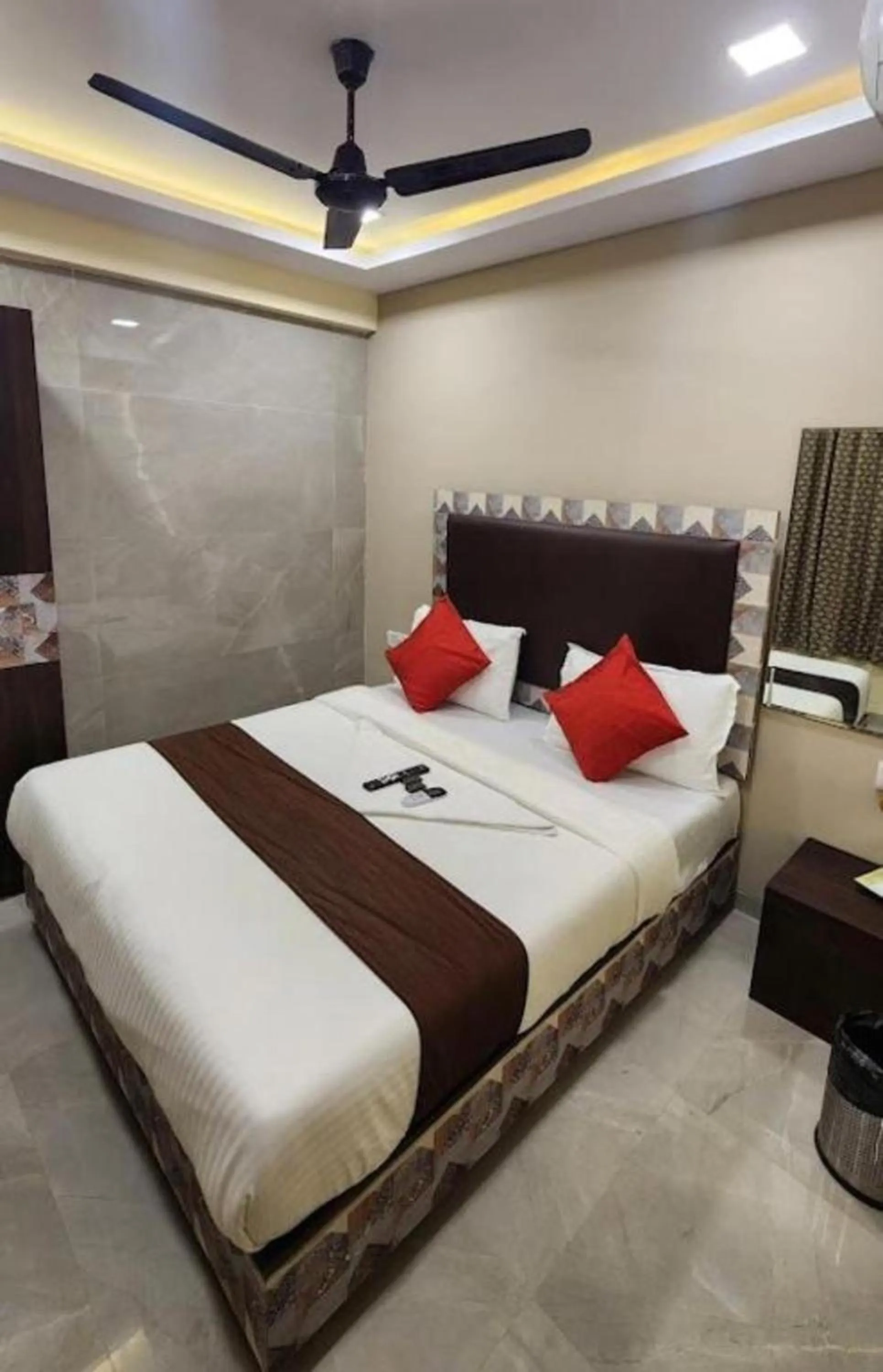 Bed in Hotel Vaithi Residency - Andheri West