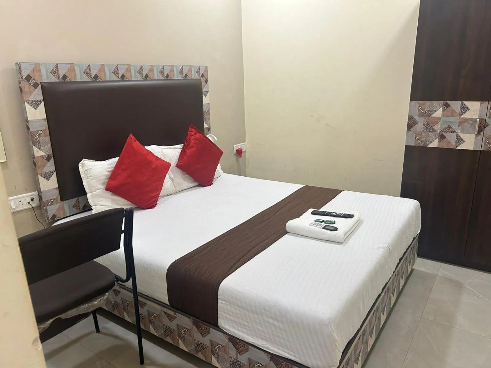 Bed in Hotel Vaithi Residency - Andheri West