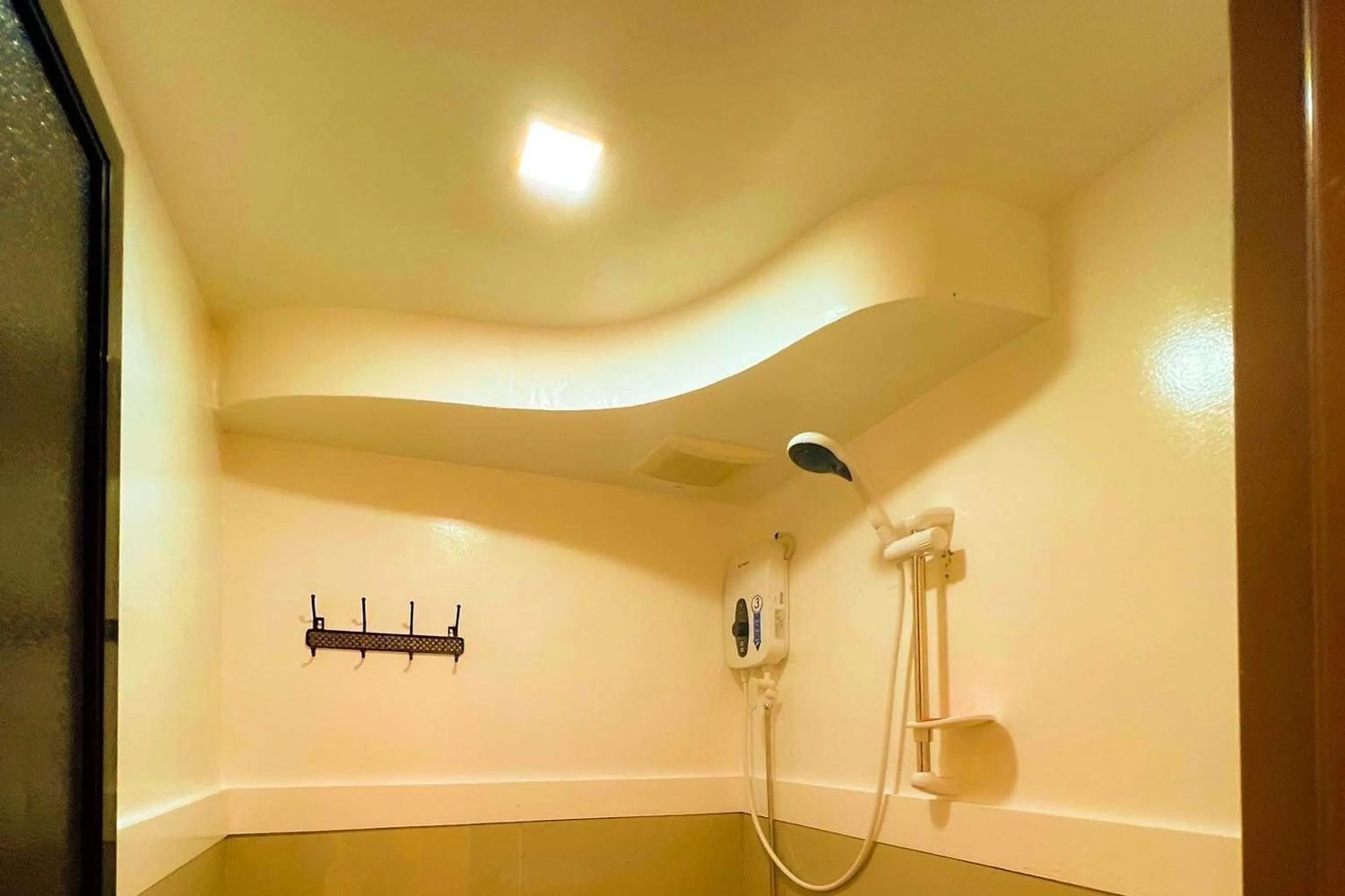 Shower in Mazawa Siargao