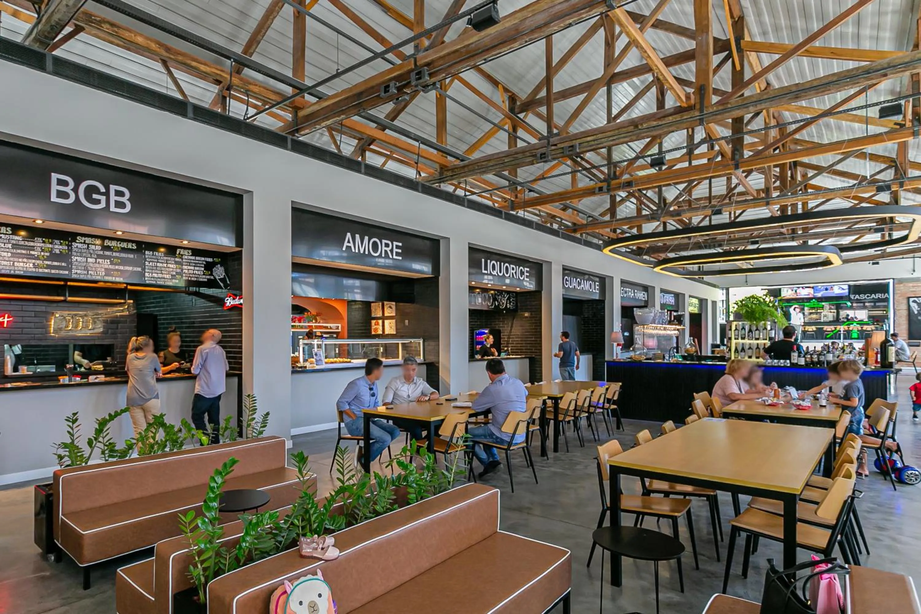Restaurant/places to eat in Studios Tower by Viva - Prédio com piscina e estacionamento no centro de Floripa