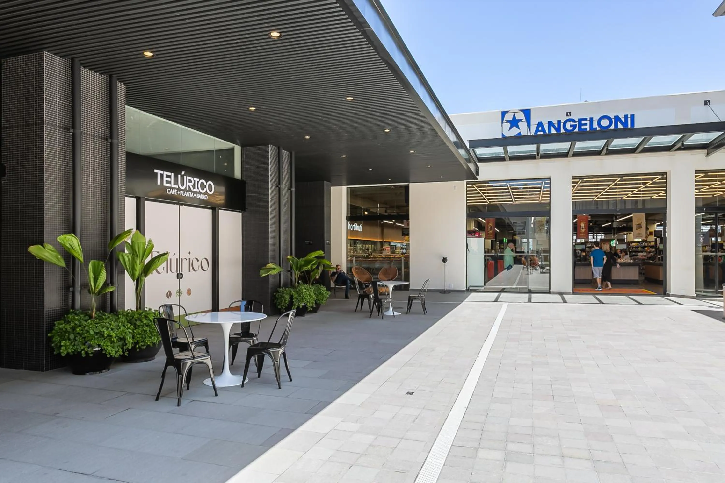 Restaurant/places to eat in Studios Tower by Viva - Prédio com piscina e estacionamento no centro de Floripa