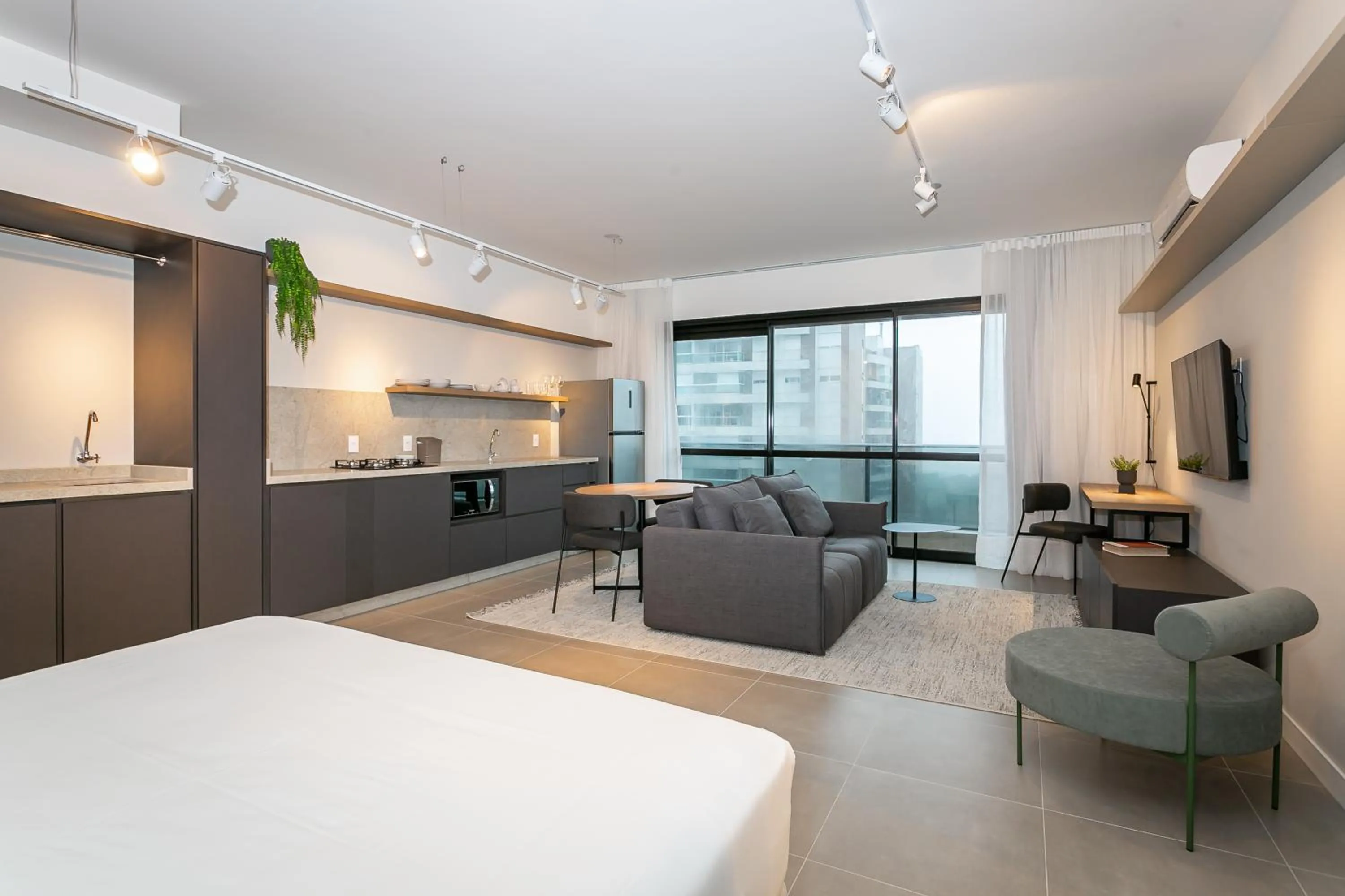 Living room, Bed in Studios Tower by Viva - Prédio com piscina e estacionamento no centro de Floripa