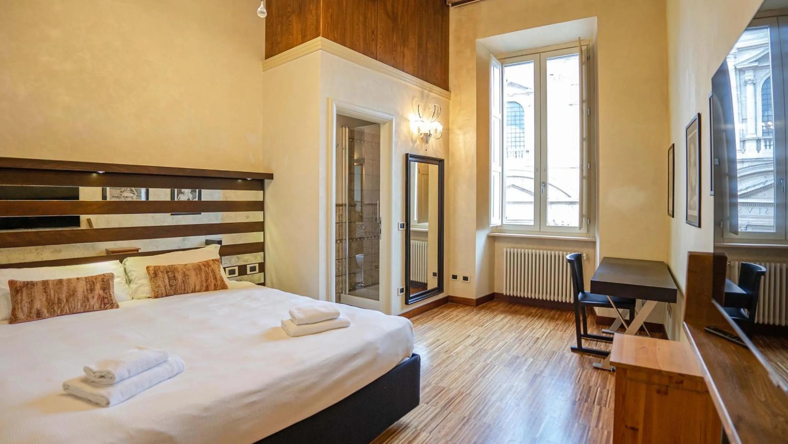 Bedroom, Bed in EasyTopStay - Piazza Venezia City View Charming Apt