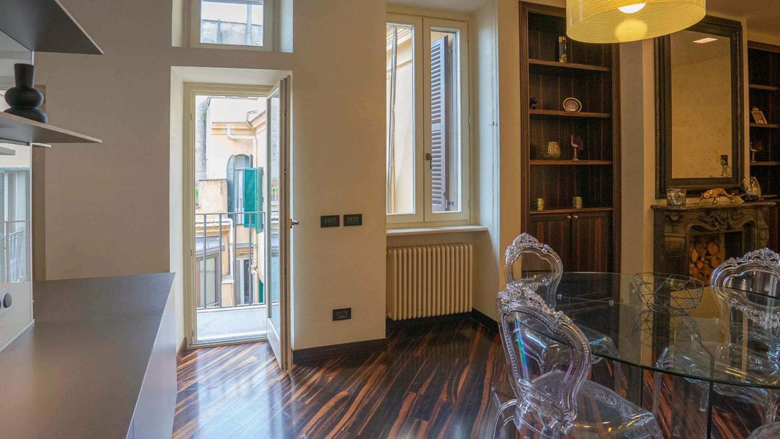 Dining area in EasyTopStay - Piazza Venezia City View Charming Apt