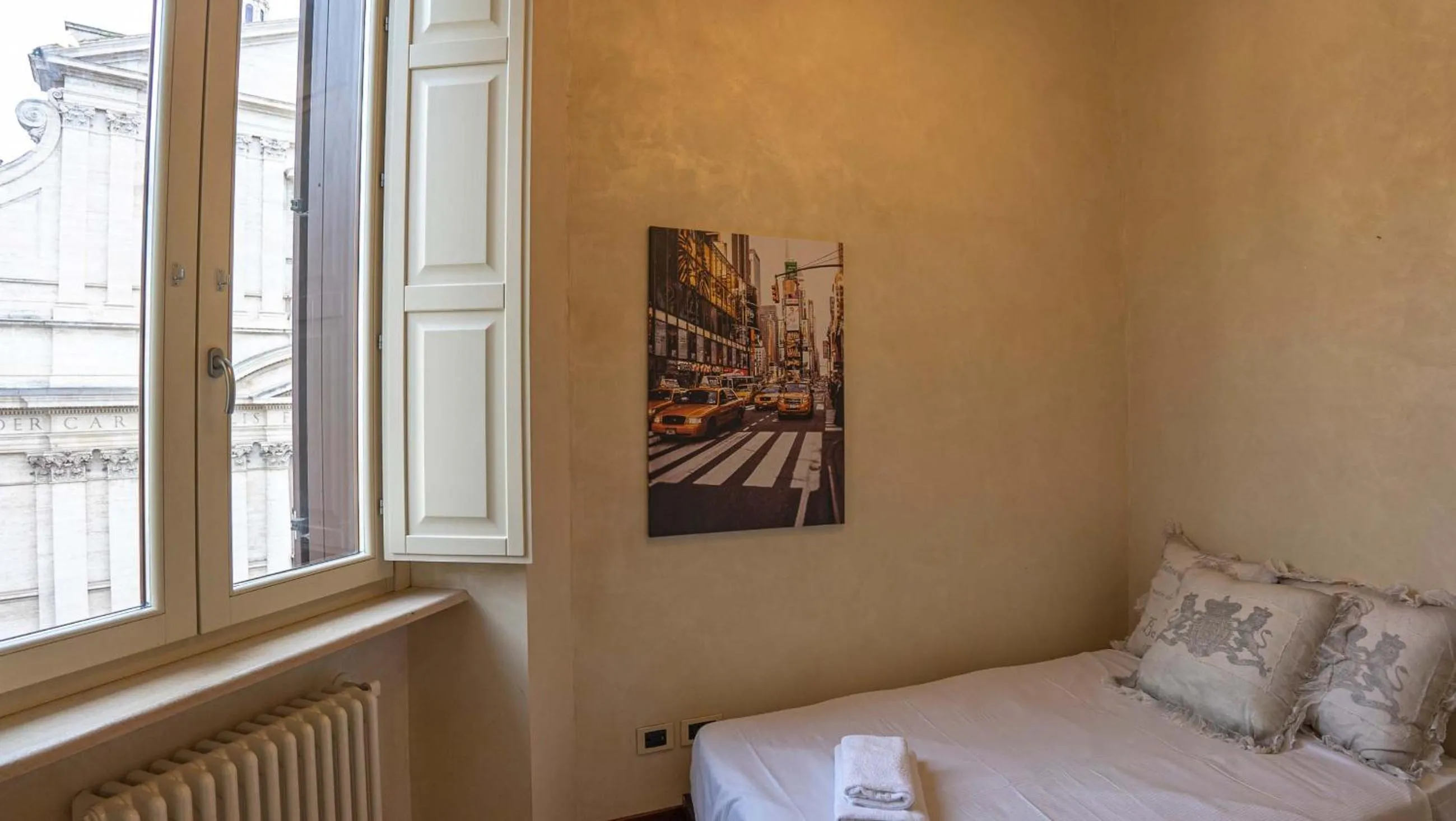 Bedroom, Bed in EasyTopStay - Piazza Venezia City View Charming Apt