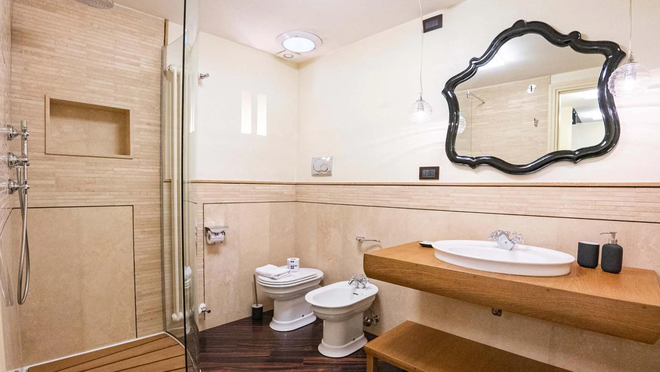 Toilet in EasyTopStay - Piazza Venezia City View Charming Apt