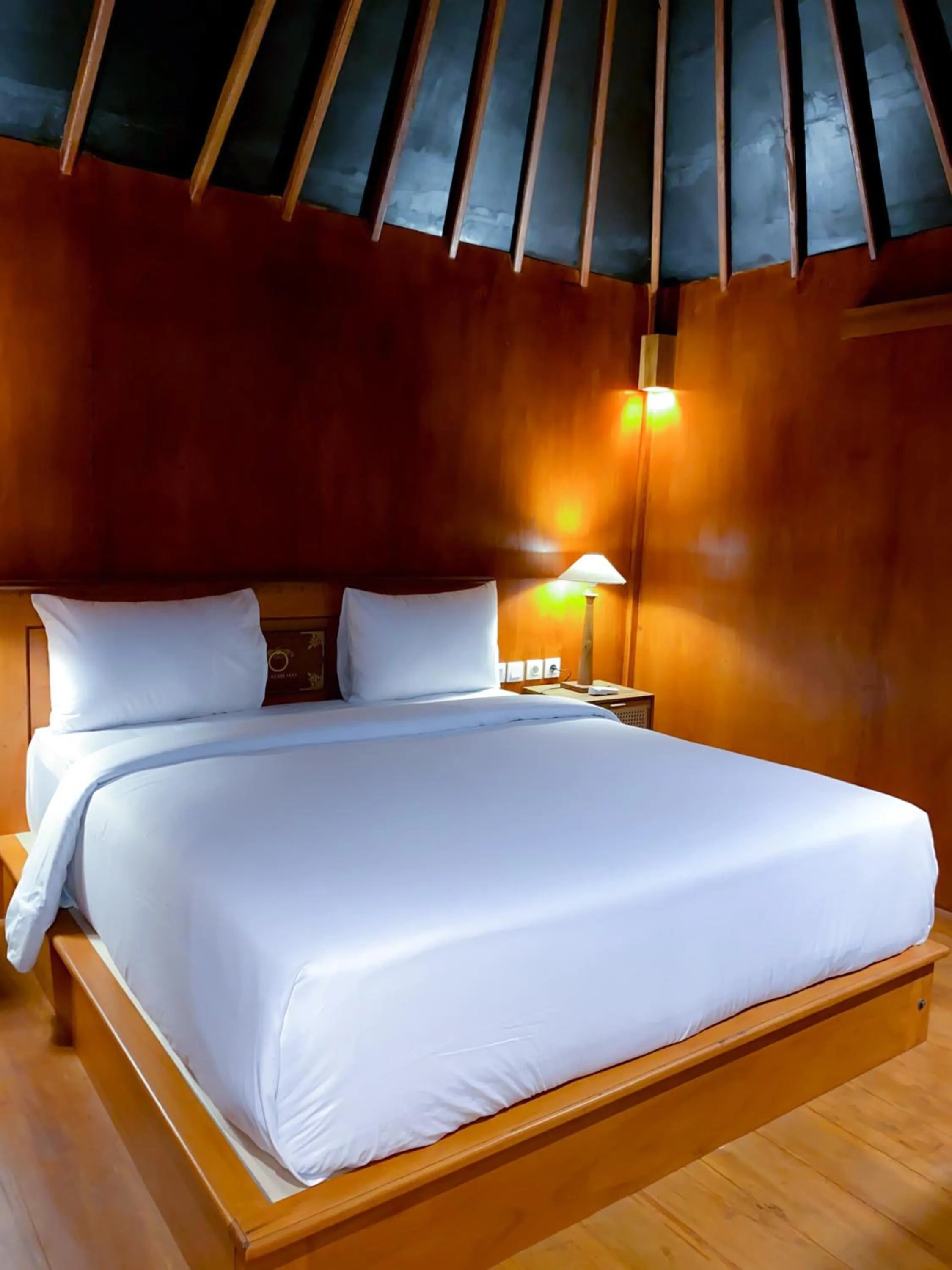 Bedroom, Bed in The Kori Sire