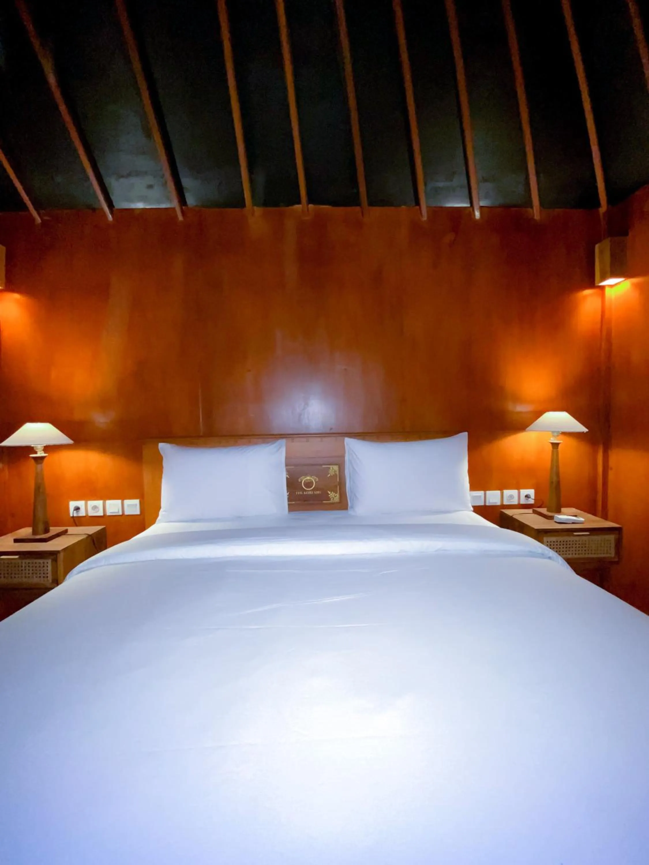 Bedroom, Bed in The Kori Sire