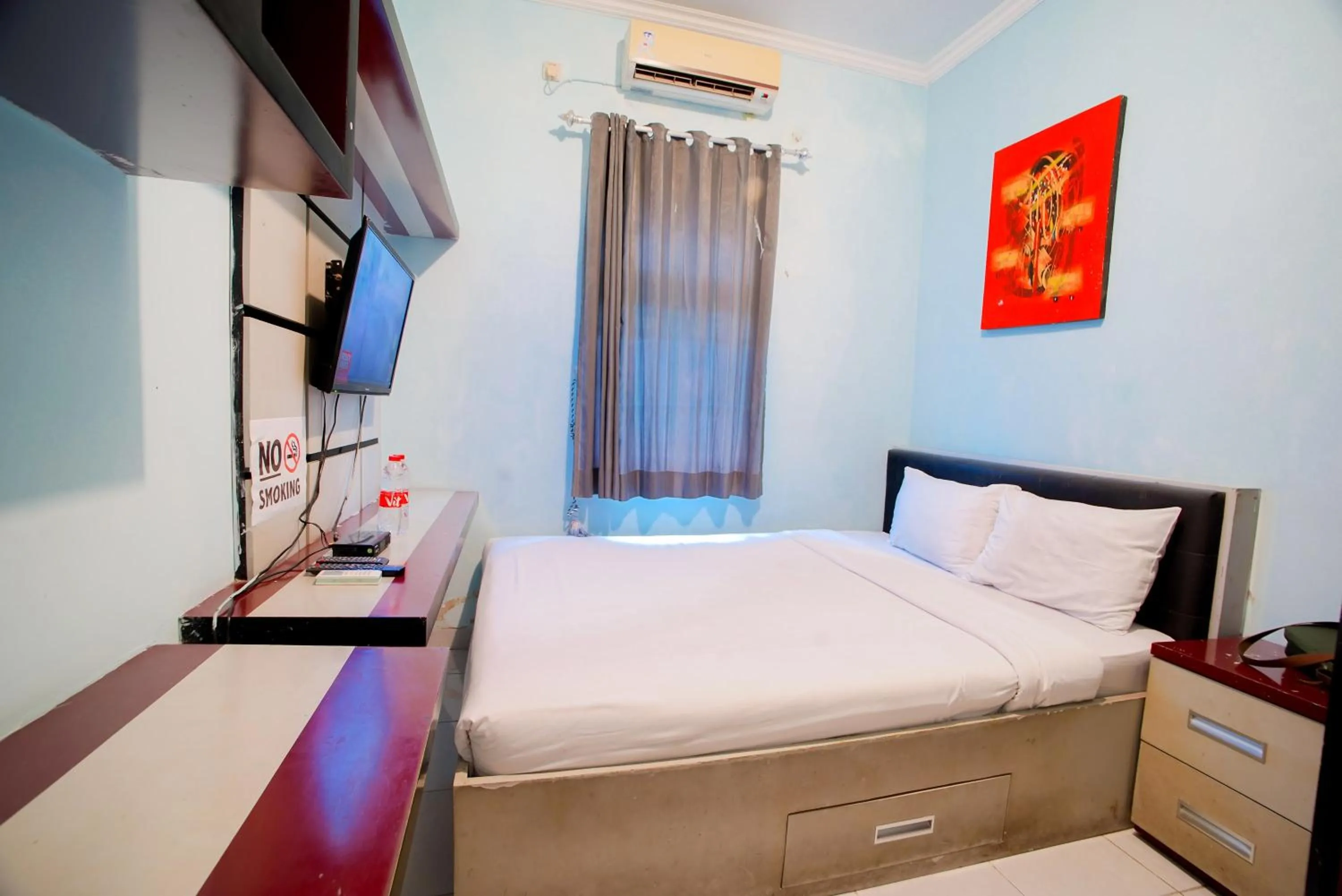 Bed in Zaira Residence By Occupied