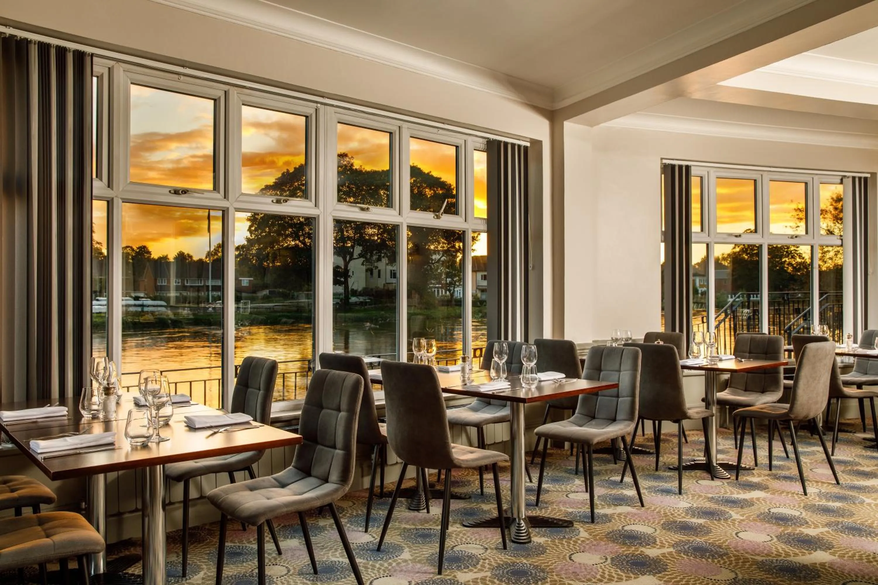 Restaurant/places to eat in Sunday London Staines-upon-Thames Heathrow T5