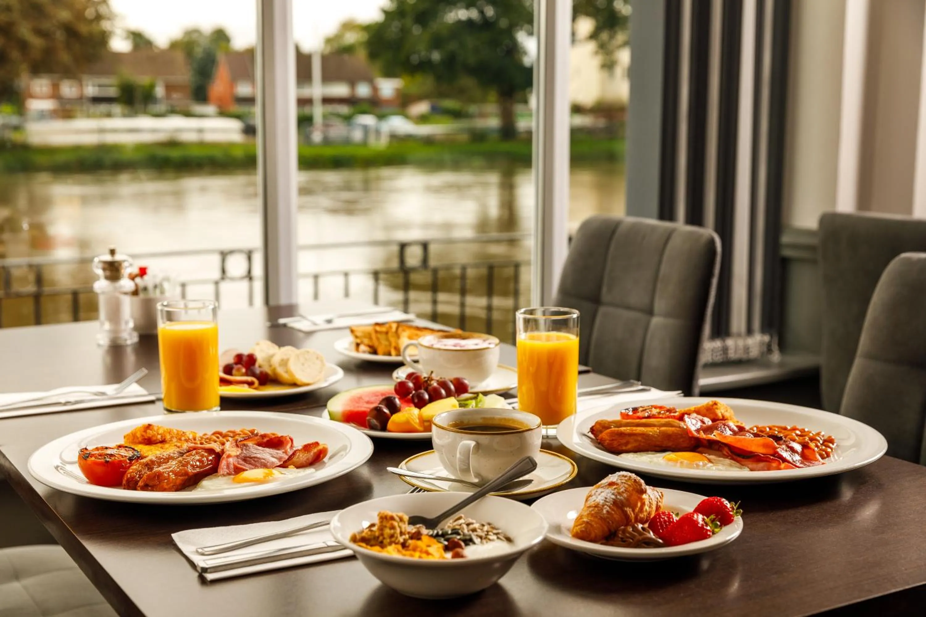 Breakfast in Sunday London Staines-upon-Thames Heathrow T5