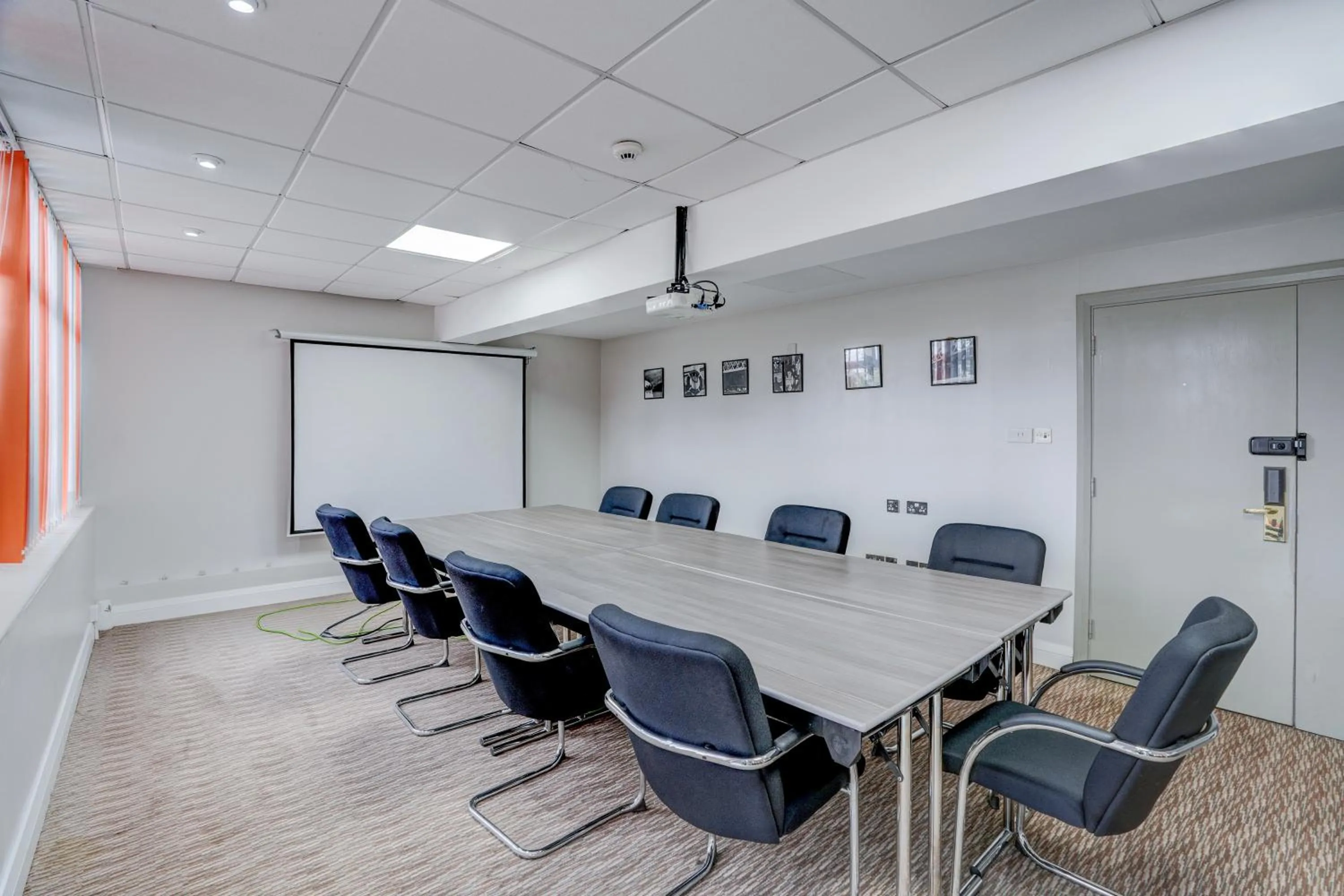 Meeting/conference room in Sunday London Staines-upon-Thames Heathrow T5