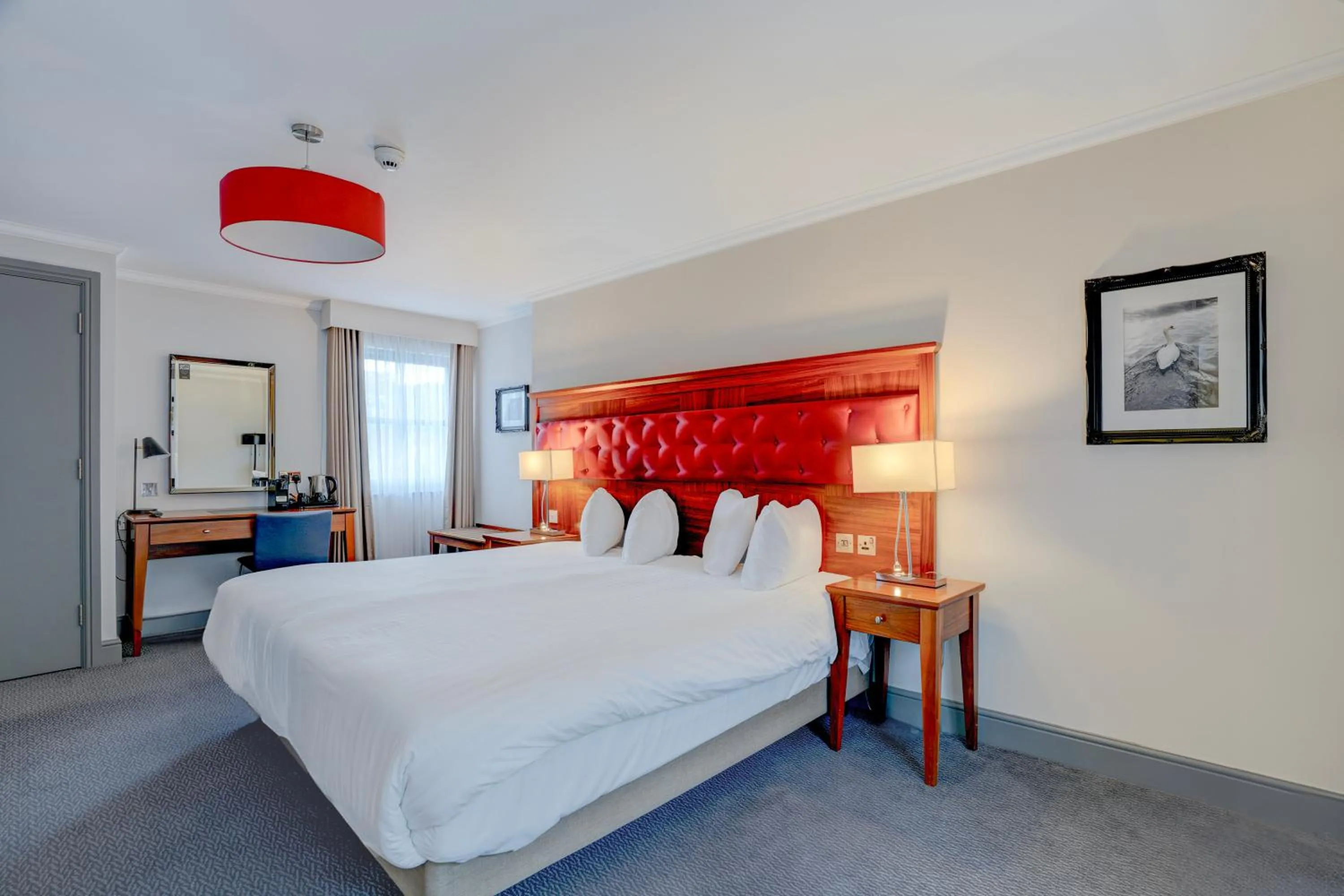 Bed in Sunday London Staines-upon-Thames Heathrow T5