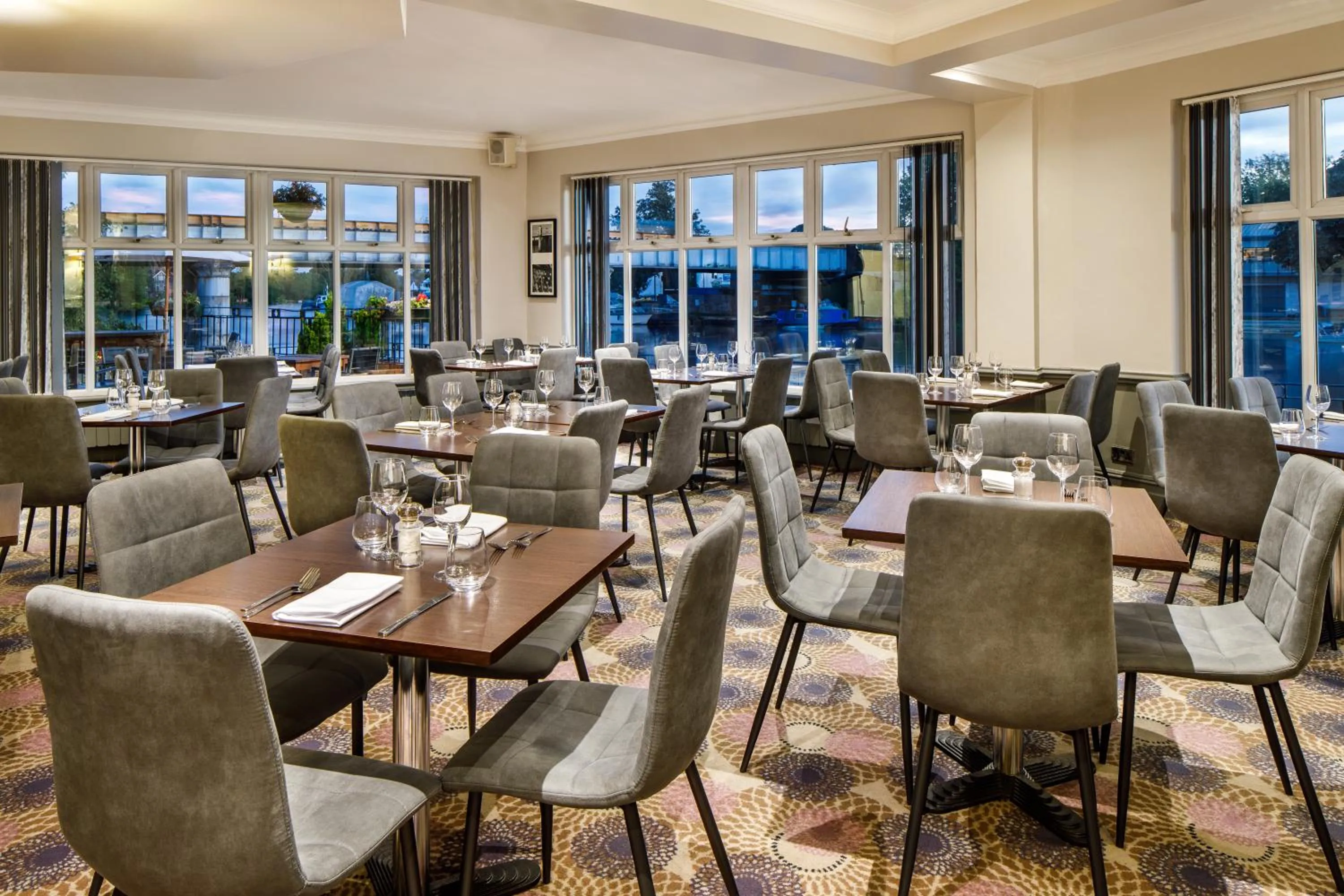 Restaurant/places to eat in Sunday London Staines-upon-Thames Heathrow T5