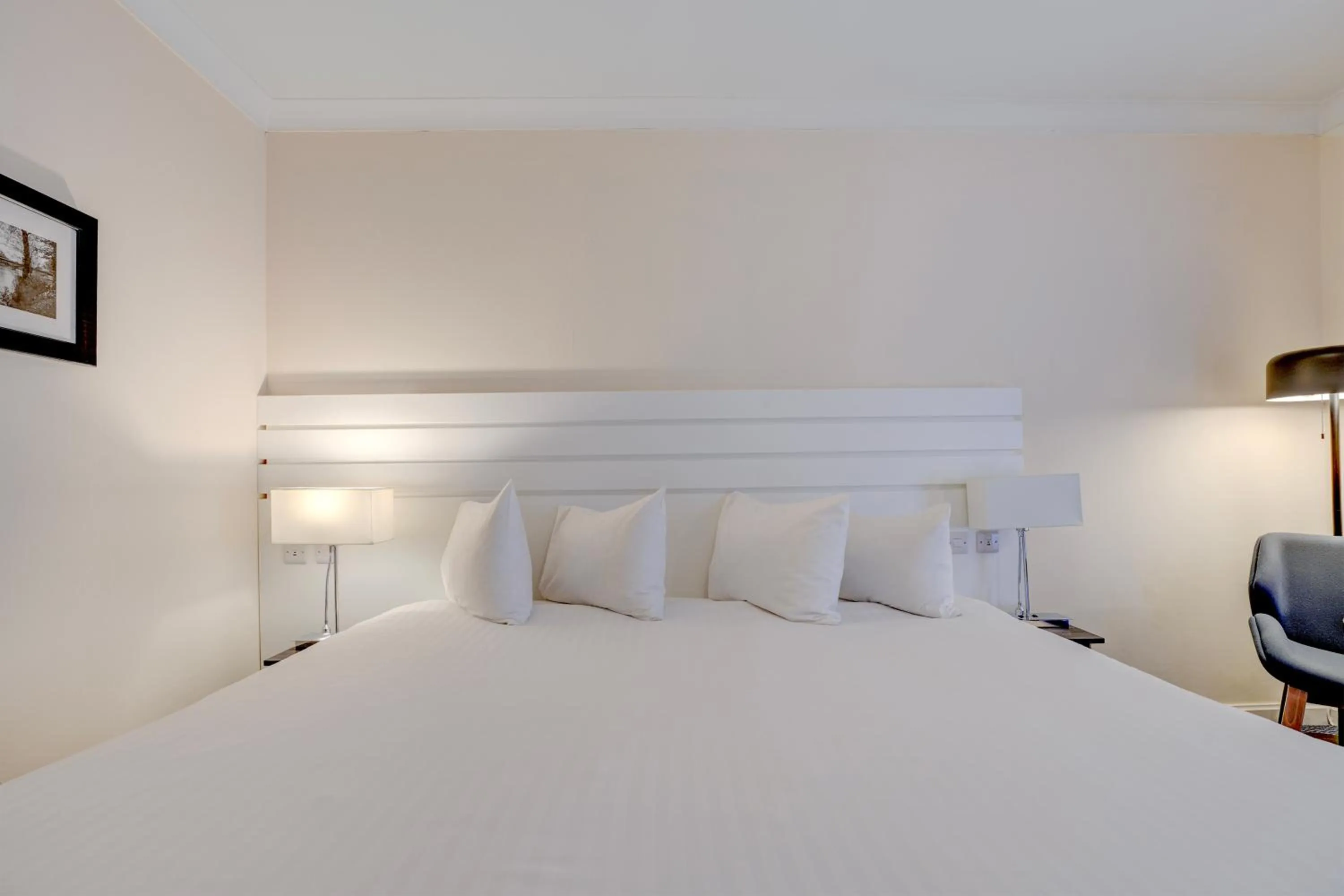 Bed in Sunday London Staines-upon-Thames Heathrow T5