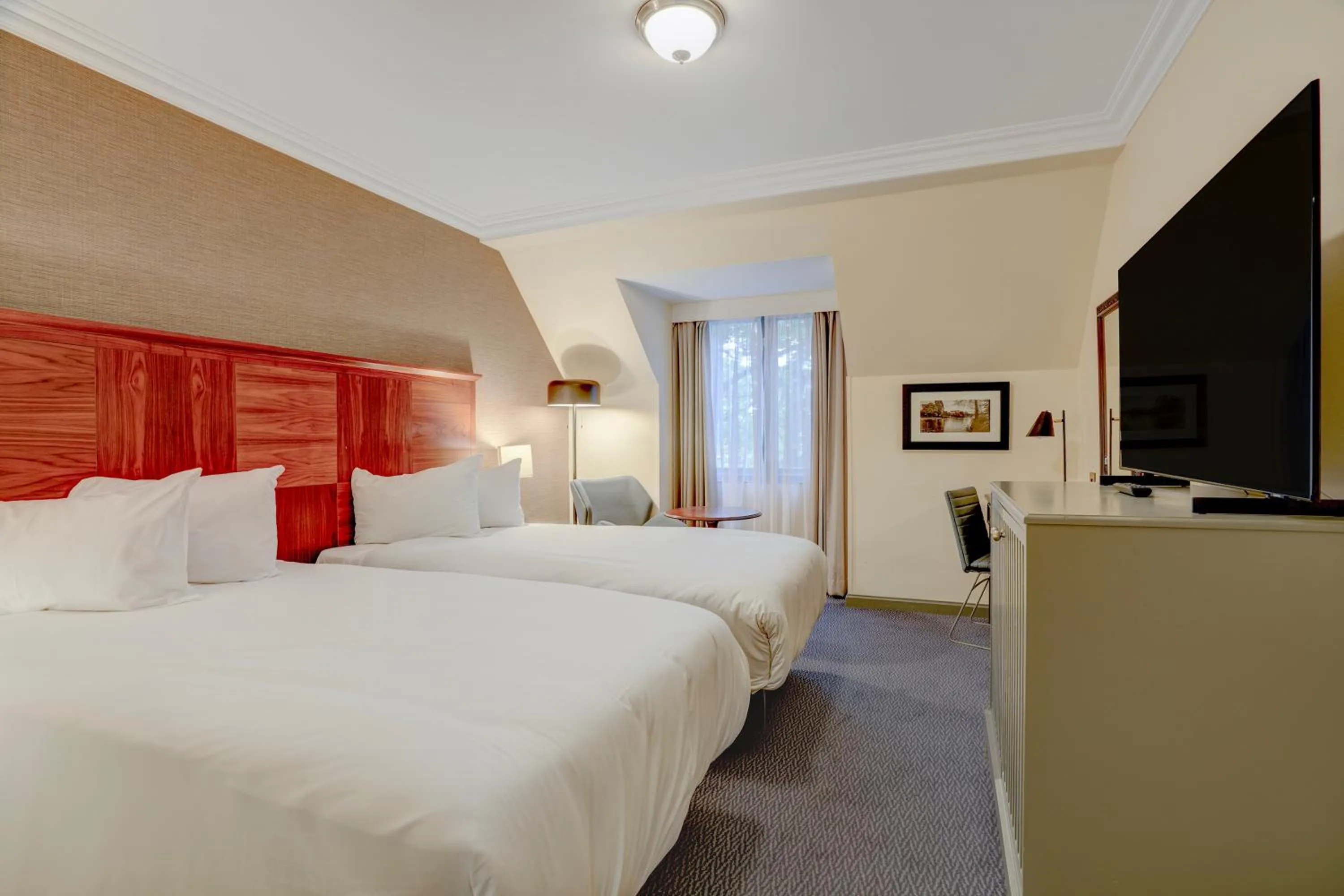 Bed in Sunday London Staines-upon-Thames Heathrow T5