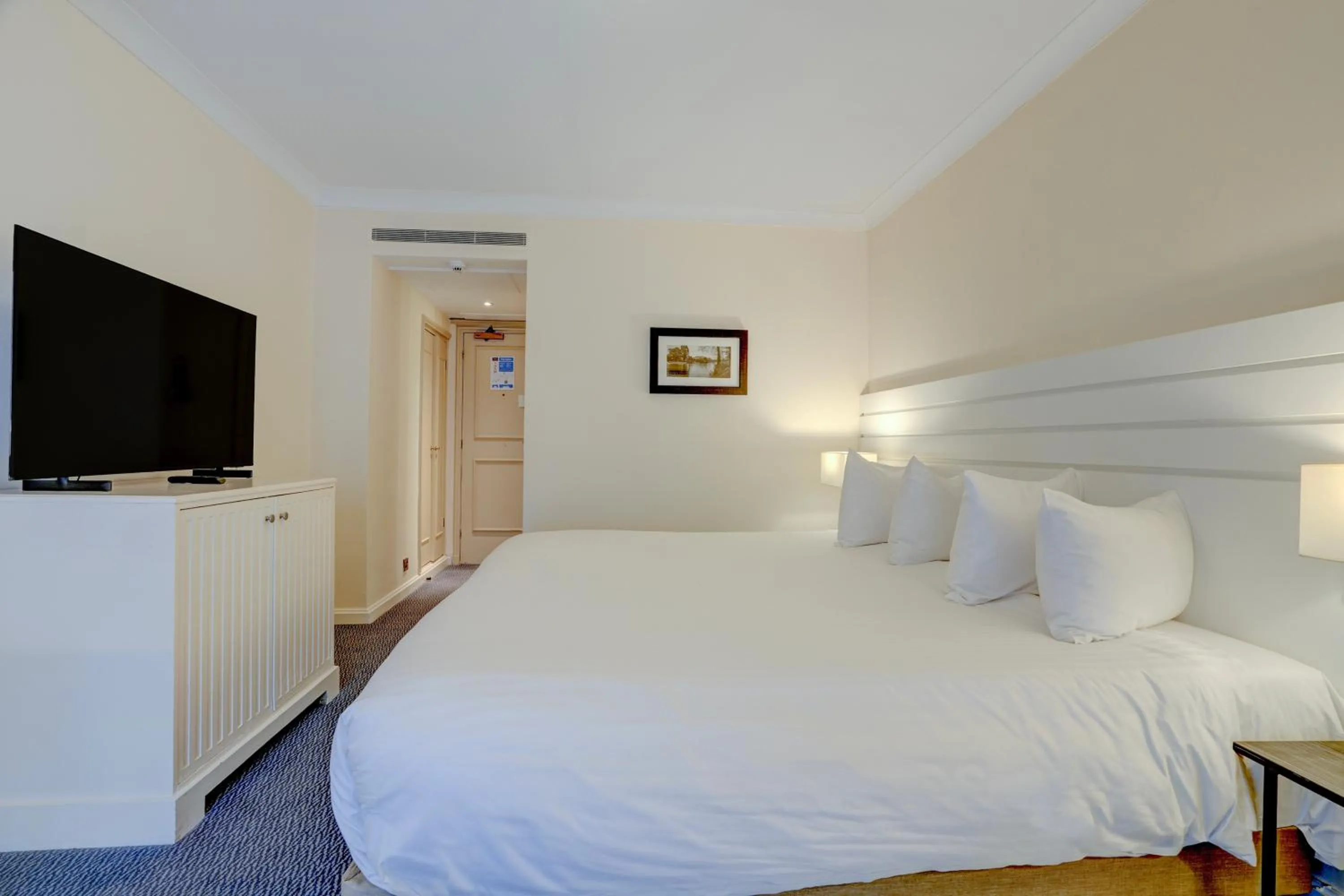 Bed in Sunday London Staines-upon-Thames Heathrow T5