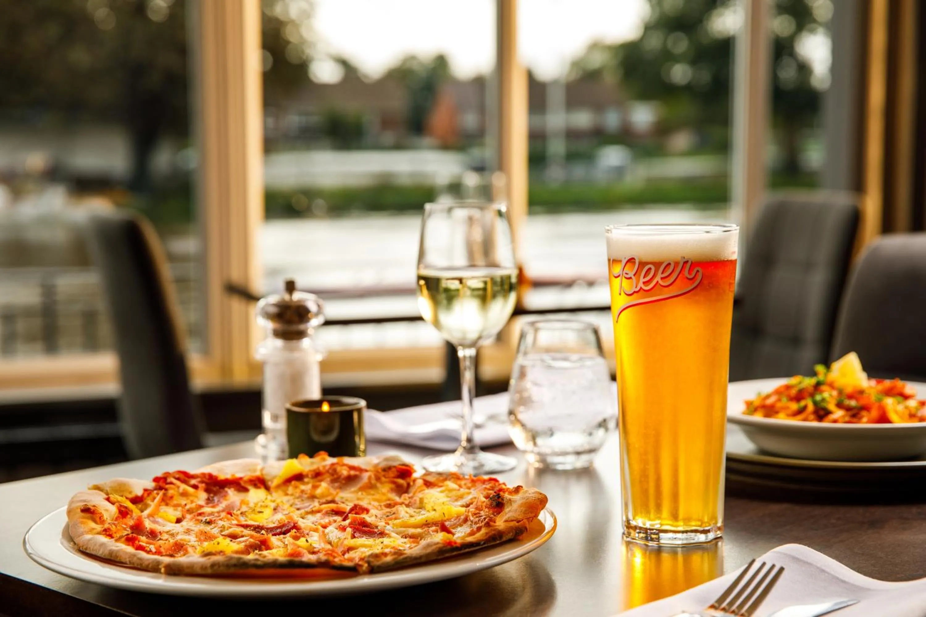 Restaurant/places to eat in Sunday London Staines-upon-Thames Heathrow T5