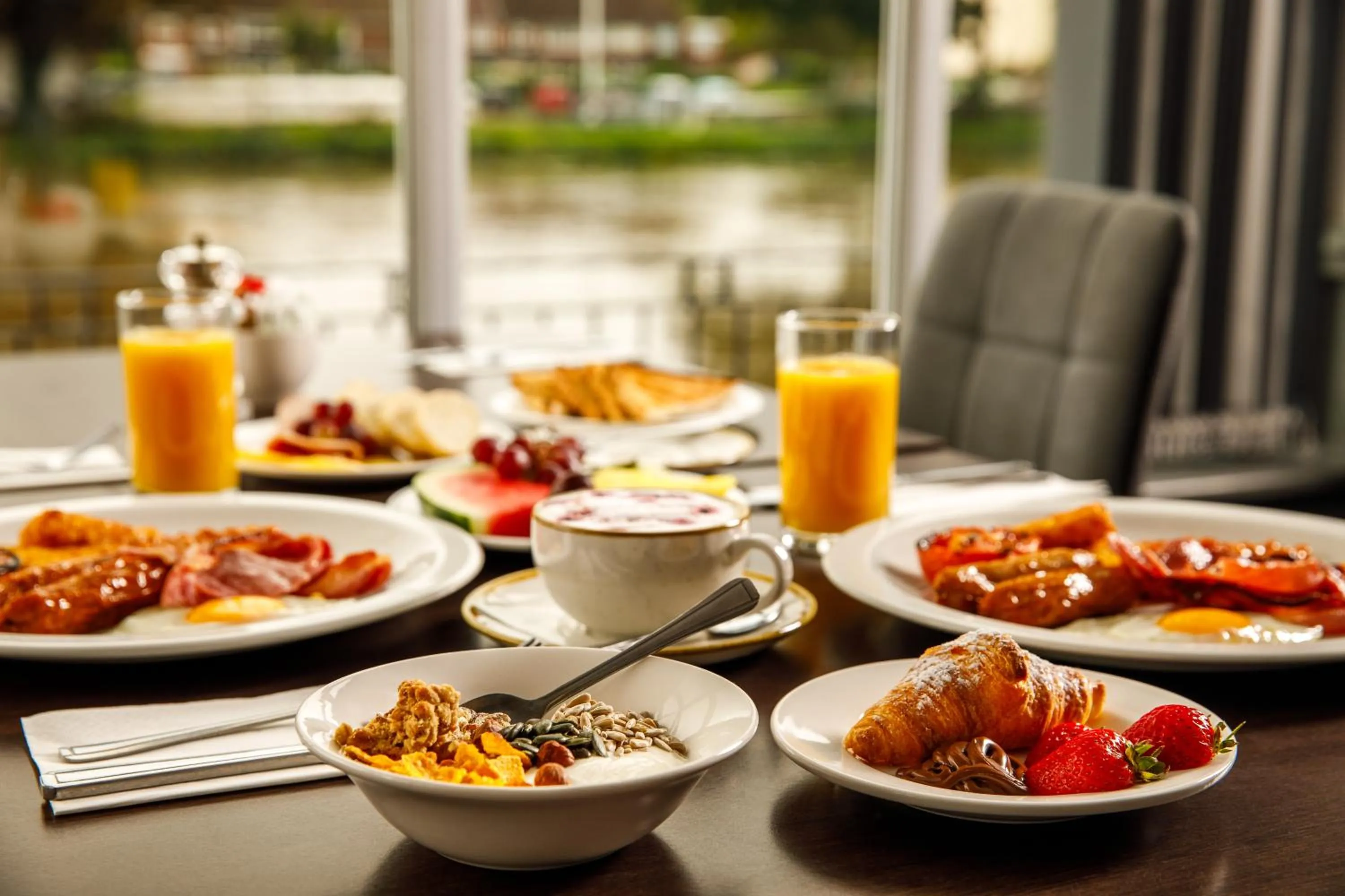 Breakfast in Sunday London Staines-upon-Thames Heathrow T5