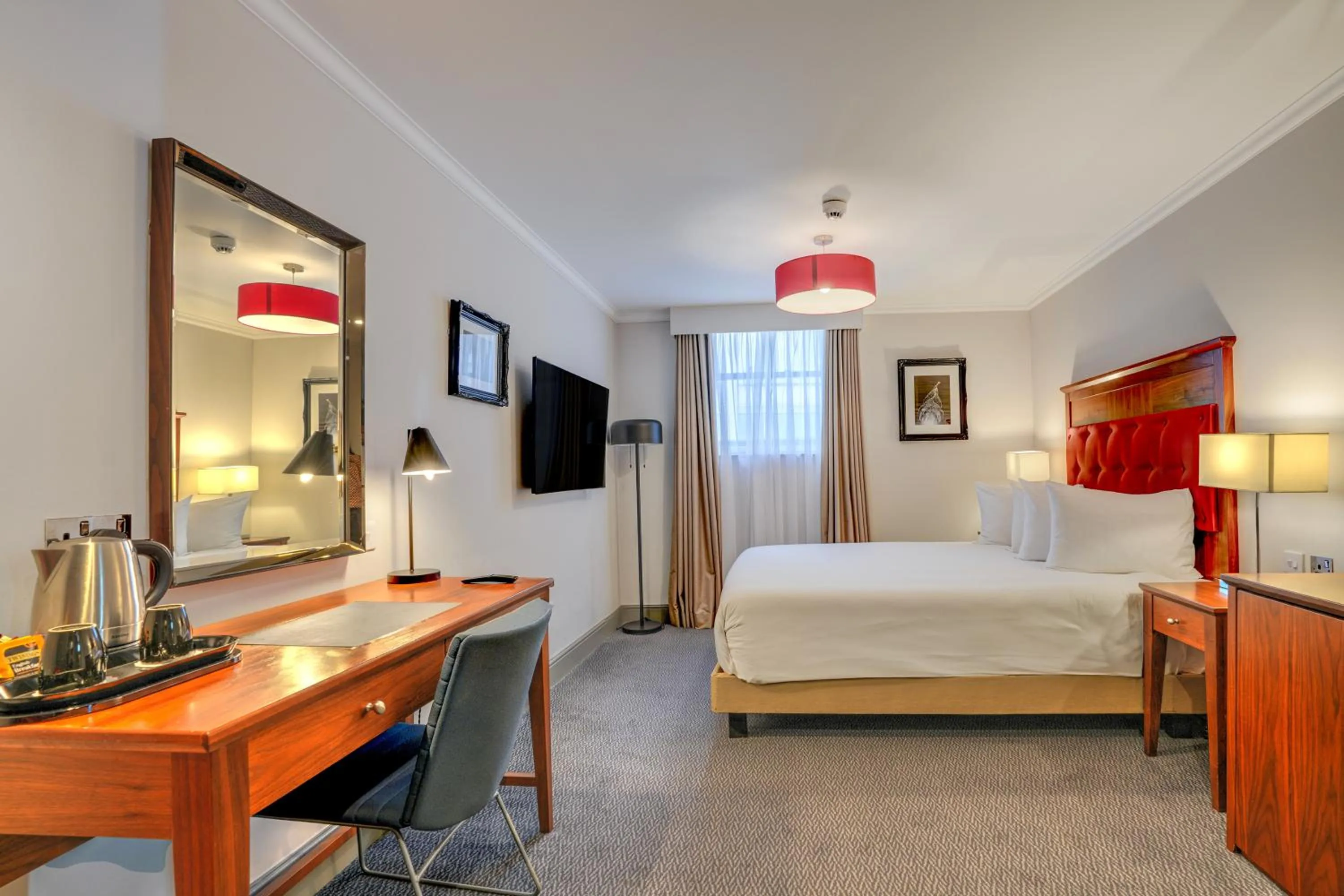 Bed in Sunday London Staines-upon-Thames Heathrow T5