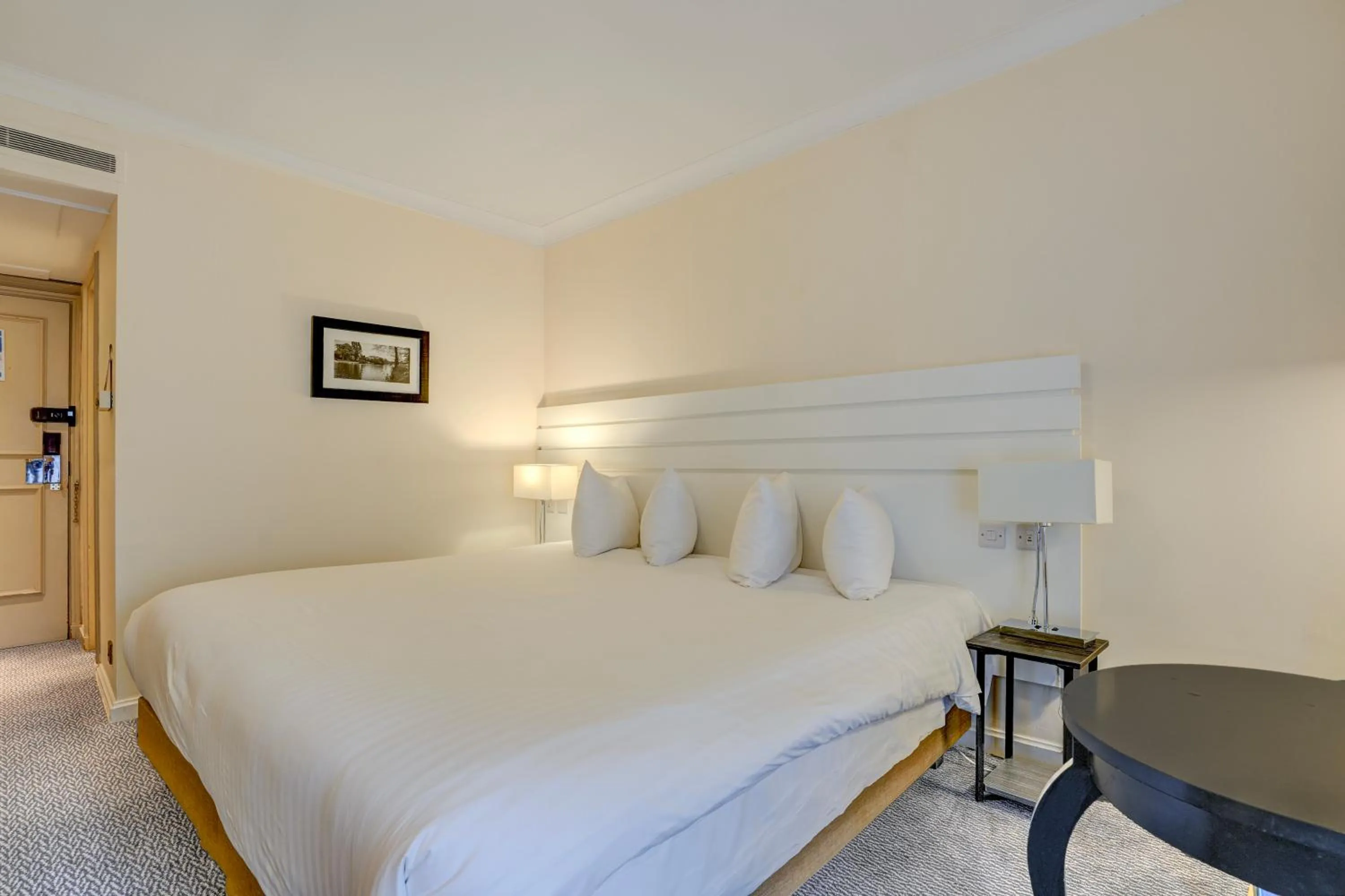 Bed in Sunday London Staines-upon-Thames Heathrow T5