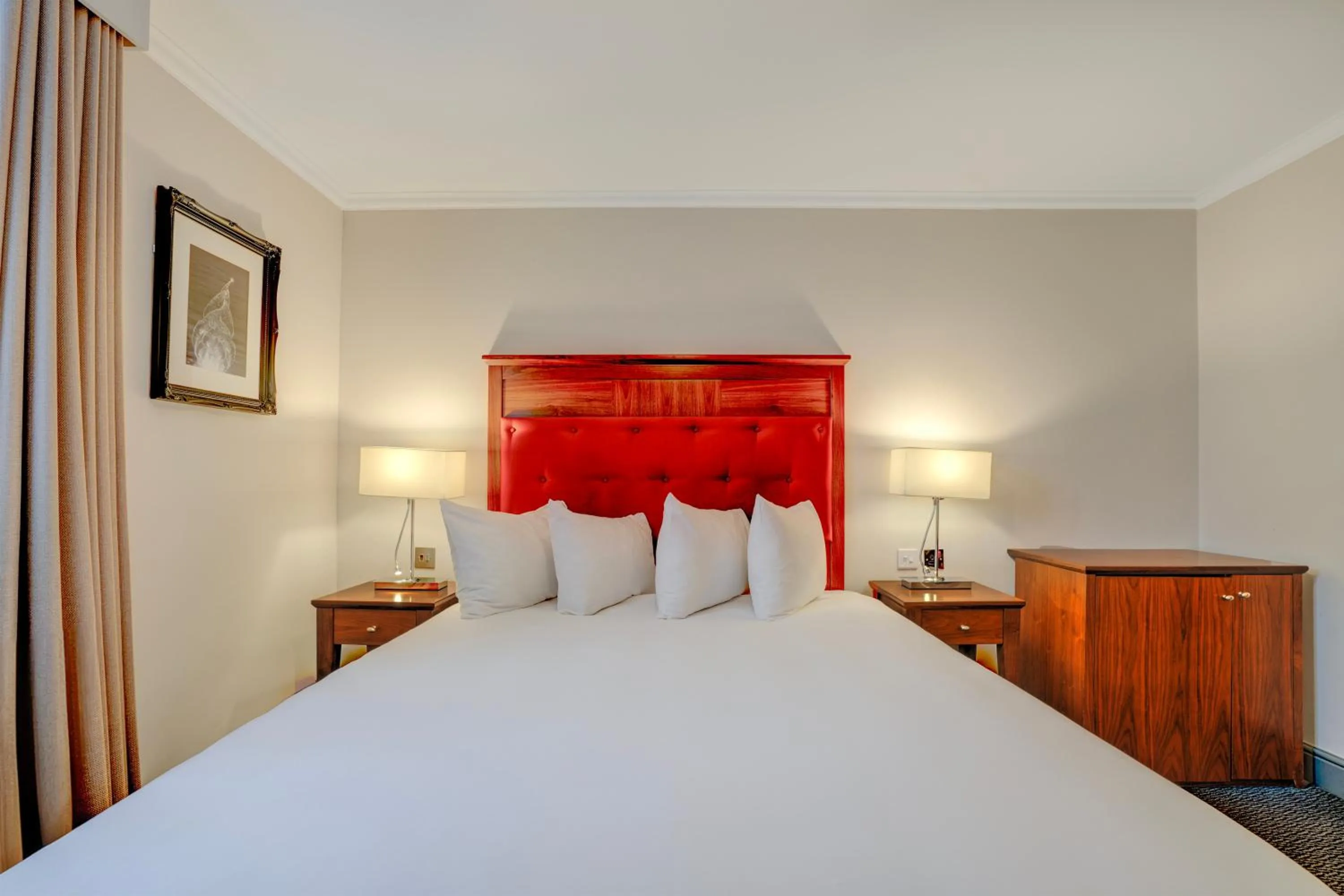 Bed in Sunday London Staines-upon-Thames Heathrow T5