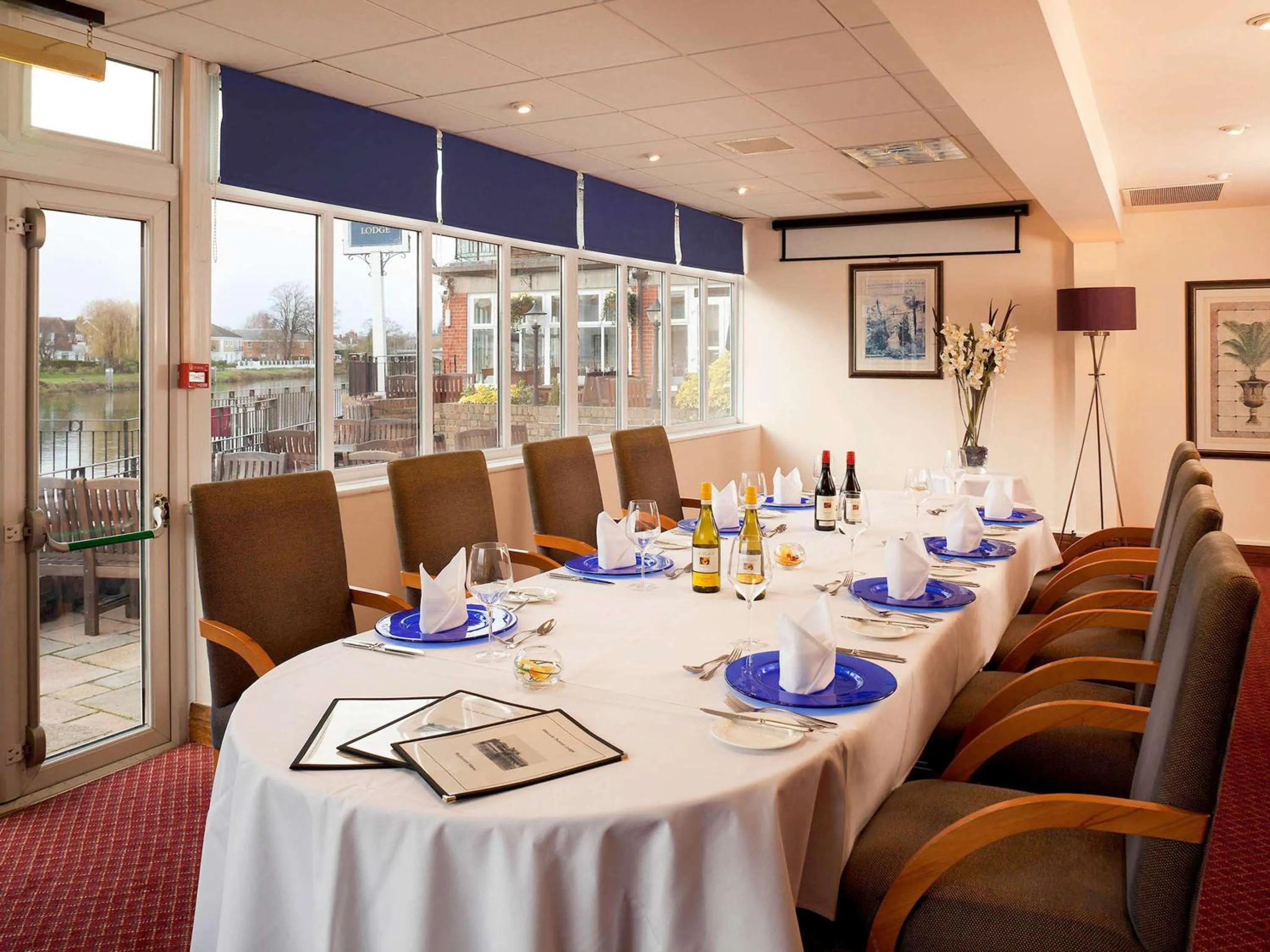 Meeting/conference room in Sunday London Staines-upon-Thames Heathrow T5