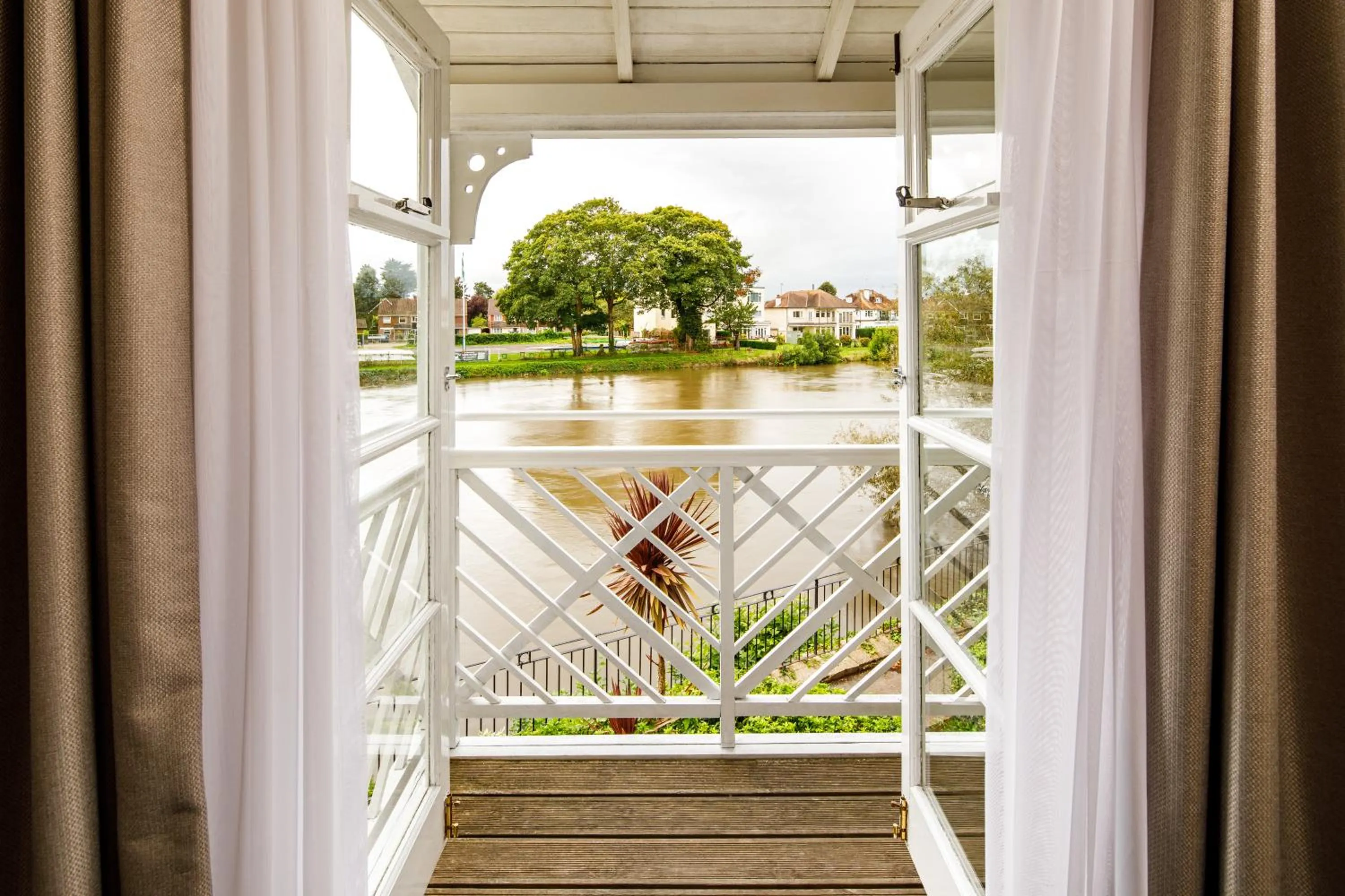 River view in Sunday London Staines-upon-Thames Heathrow T5