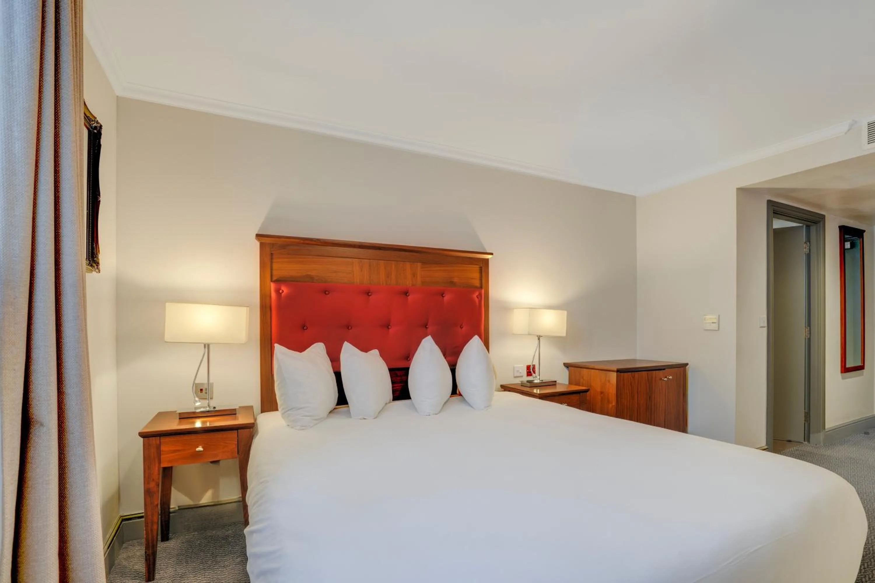 Bed in Sunday London Staines-upon-Thames Heathrow T5