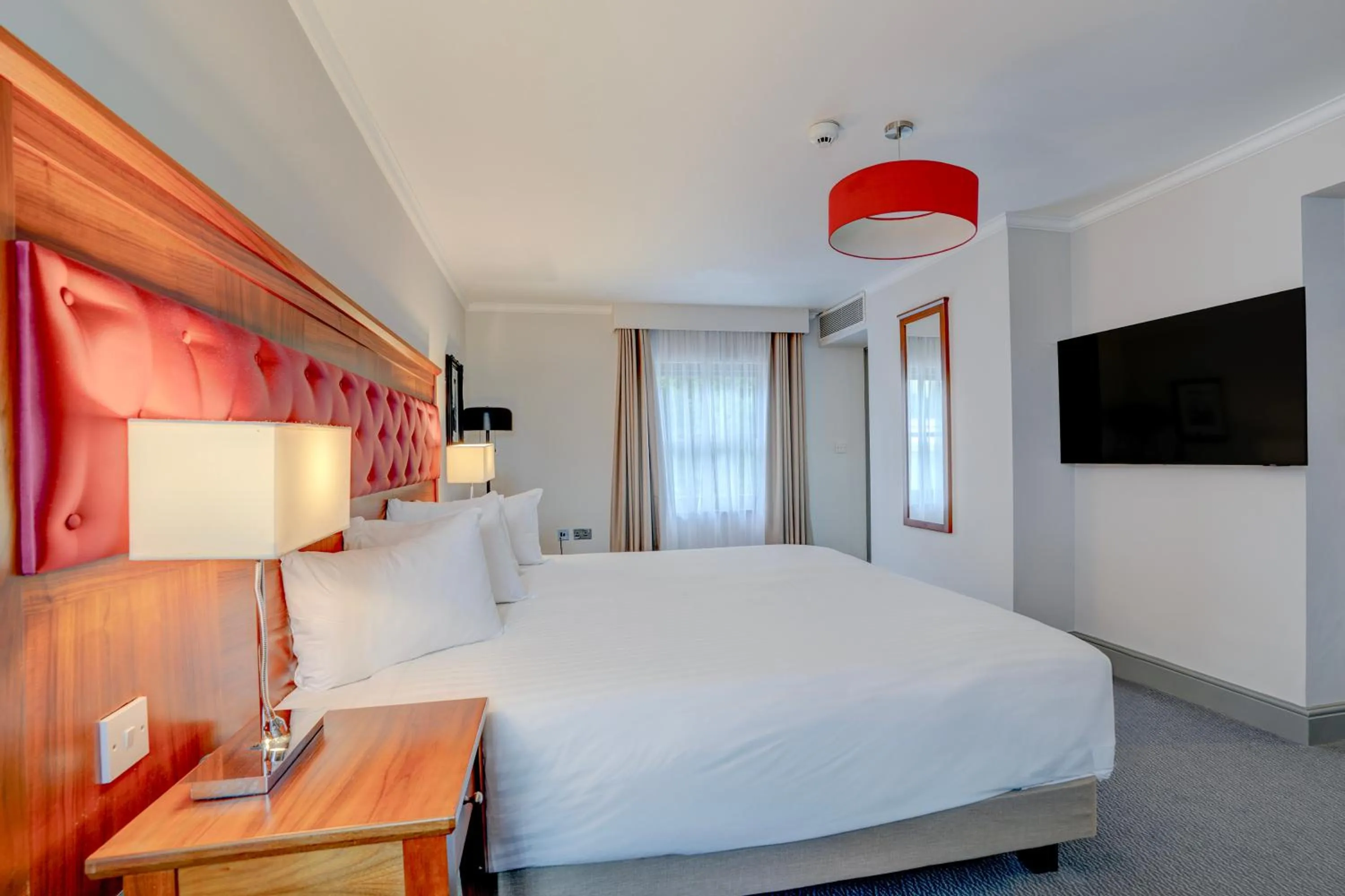 Bed in Sunday London Staines-upon-Thames Heathrow T5