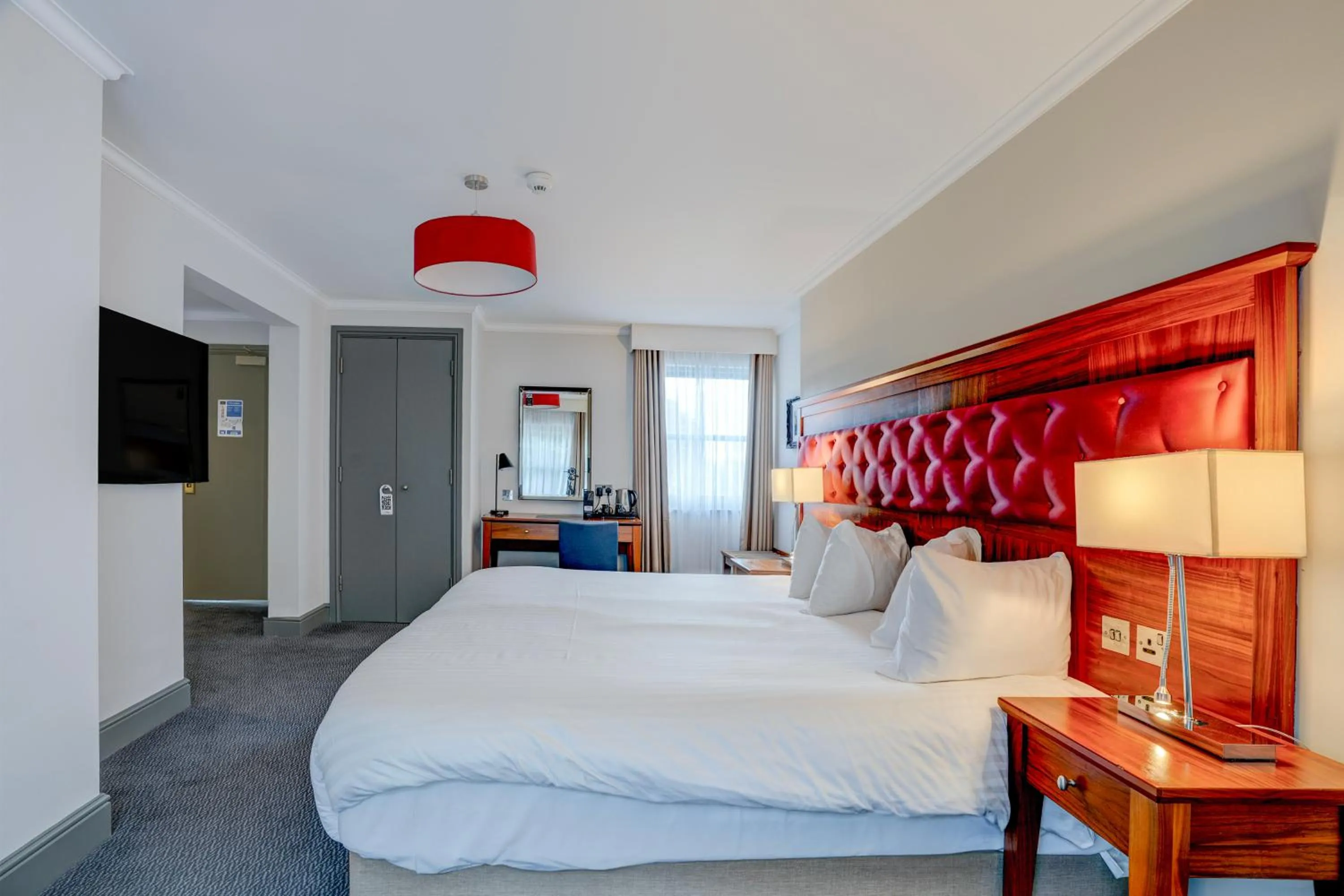 Bed in Sunday London Staines-upon-Thames Heathrow T5