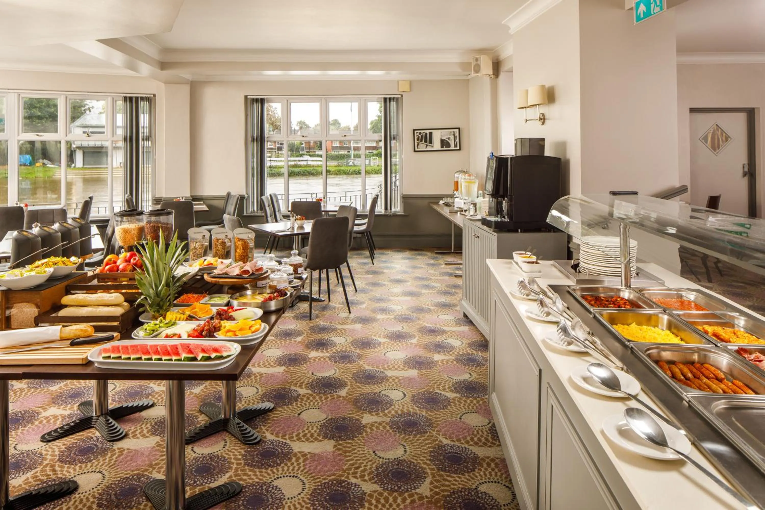 Restaurant/places to eat in Sunday London Staines-upon-Thames Heathrow T5