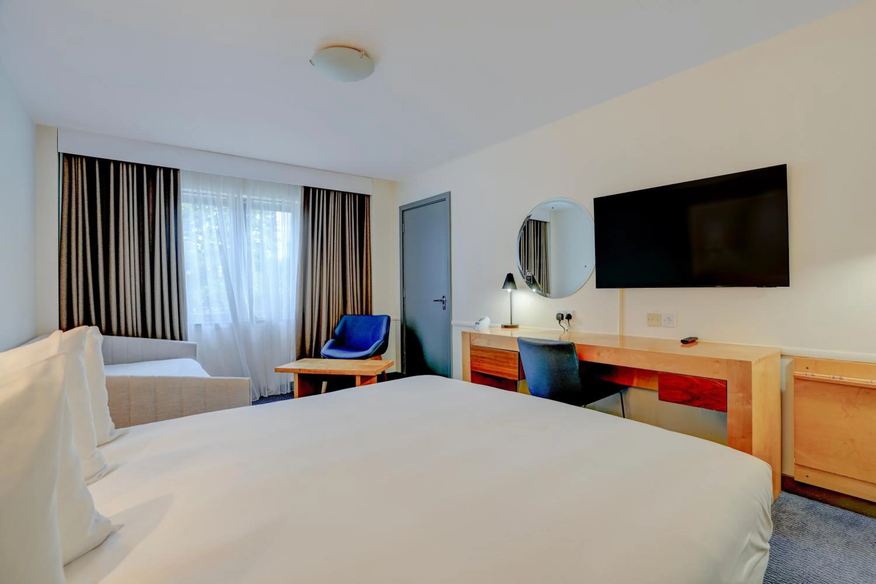 Bed in Sunday London Staines-upon-Thames Heathrow T5