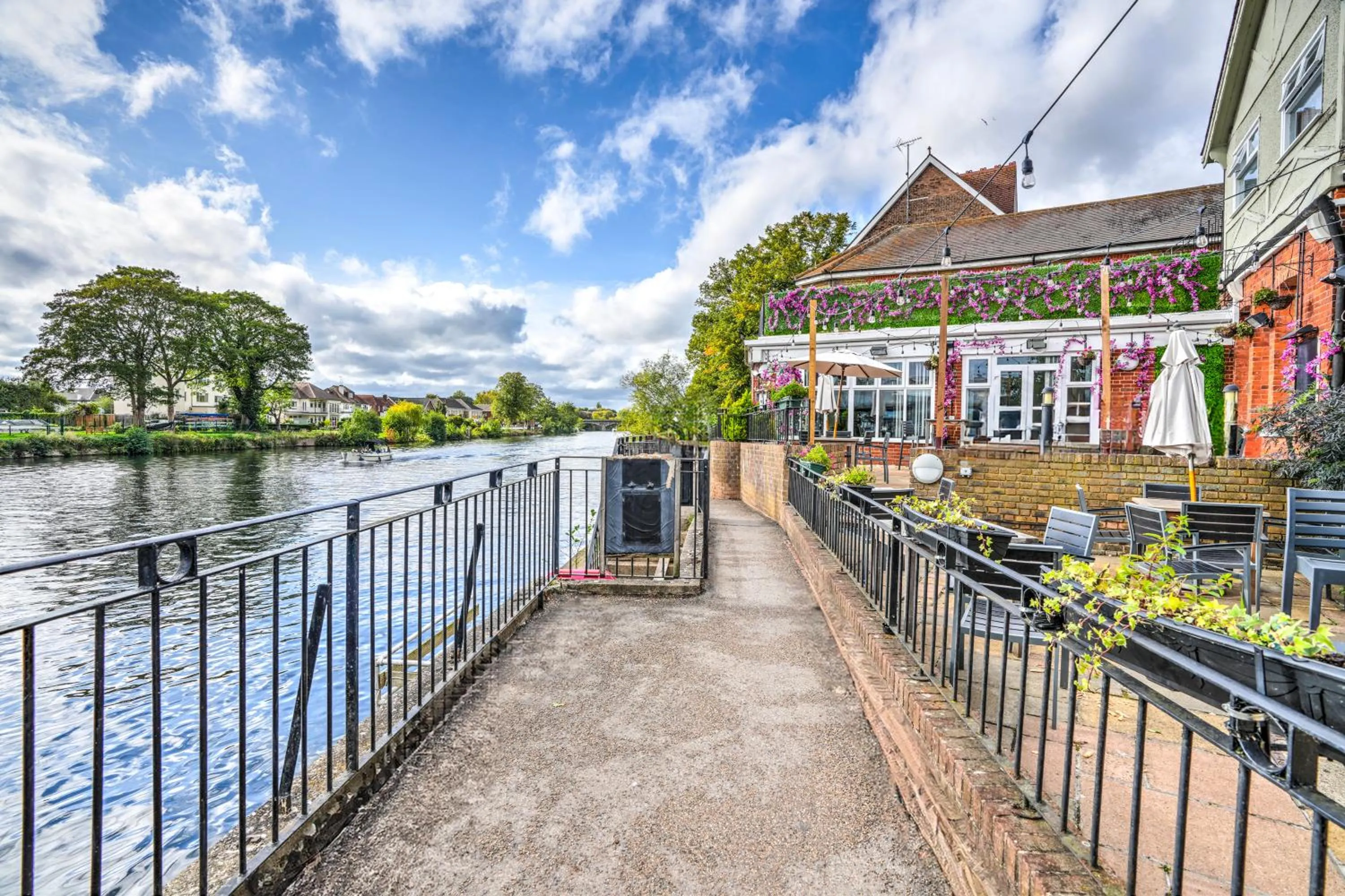 Sunday London Staines-upon-Thames Heathrow T5