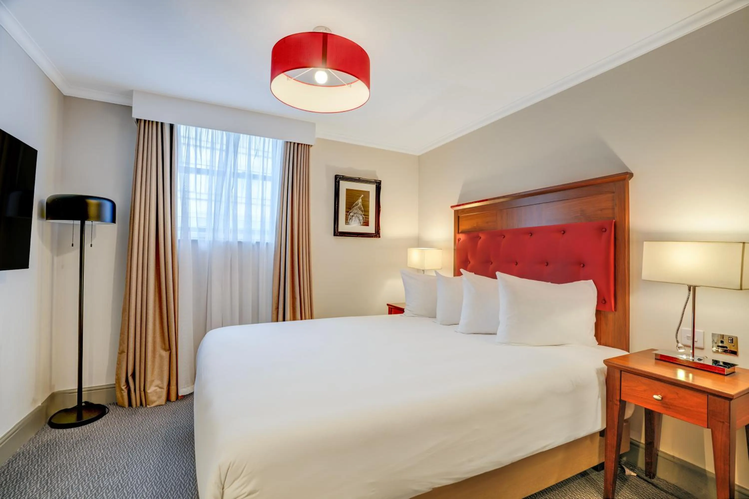 Bed in Sunday London Staines-upon-Thames Heathrow T5