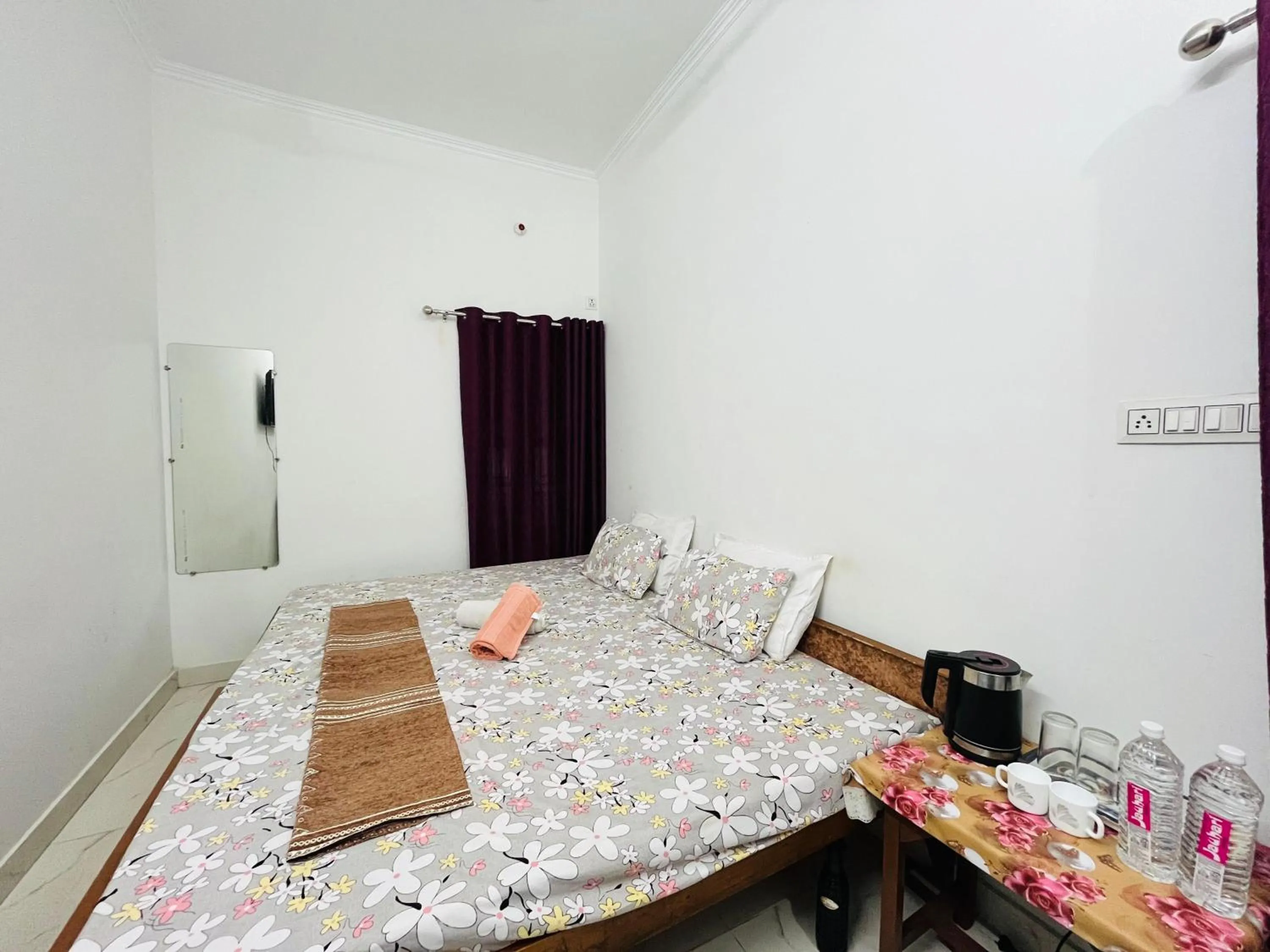 Bedroom, Bed in Maa vaishno paying guest house