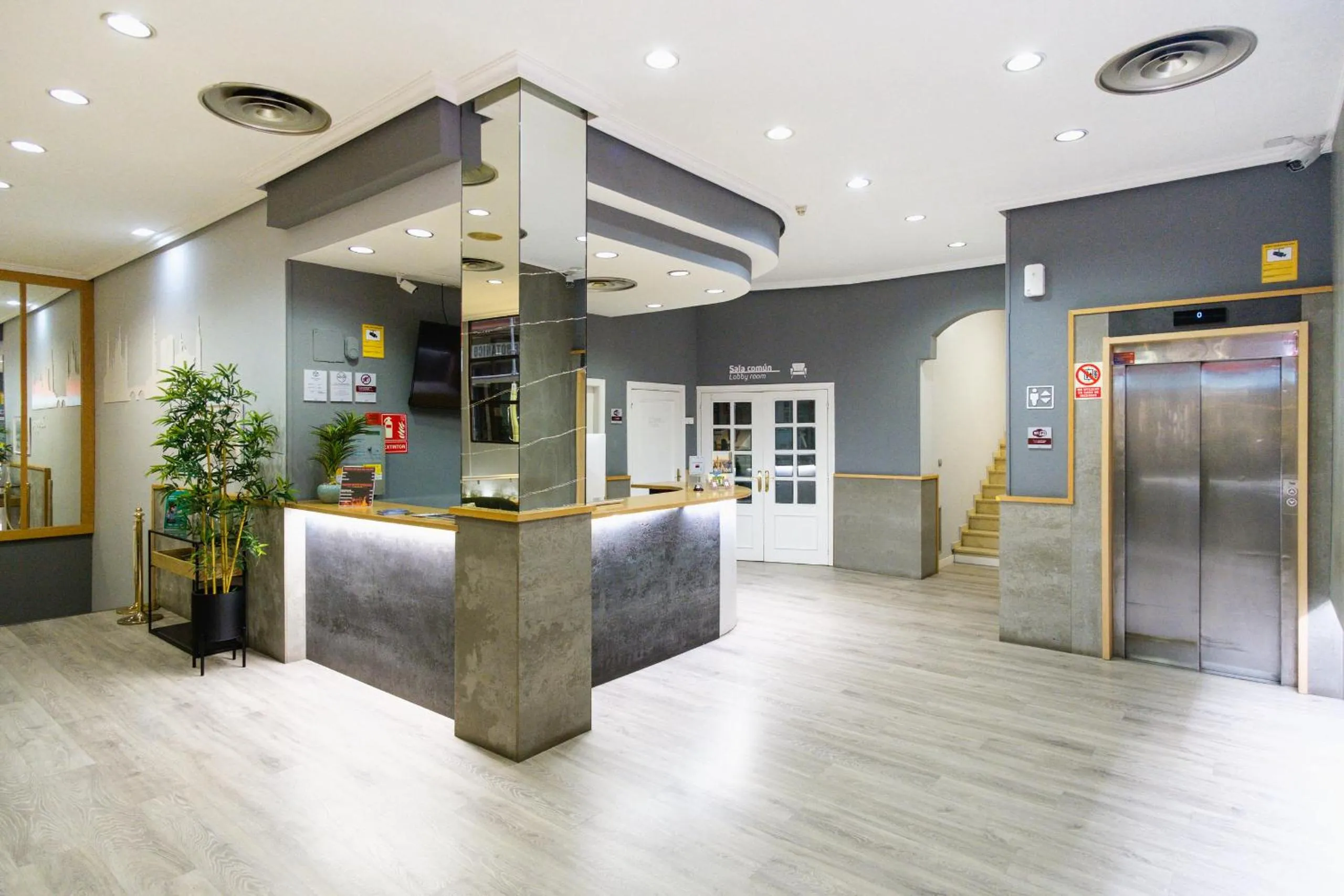 Lobby or reception in VTZ Hotel El Príncipe