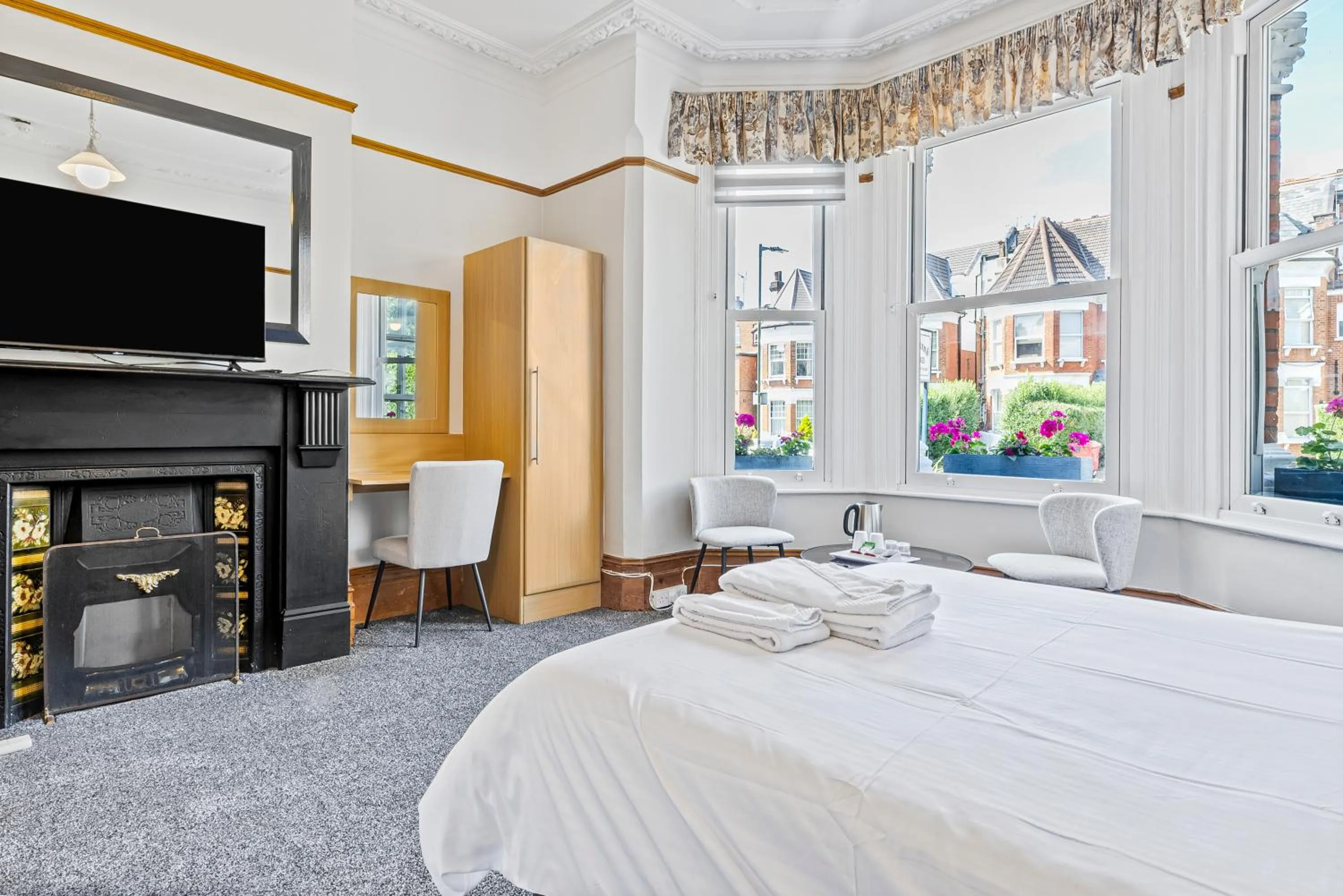 Property building, Bed in Heatherbank Guest House