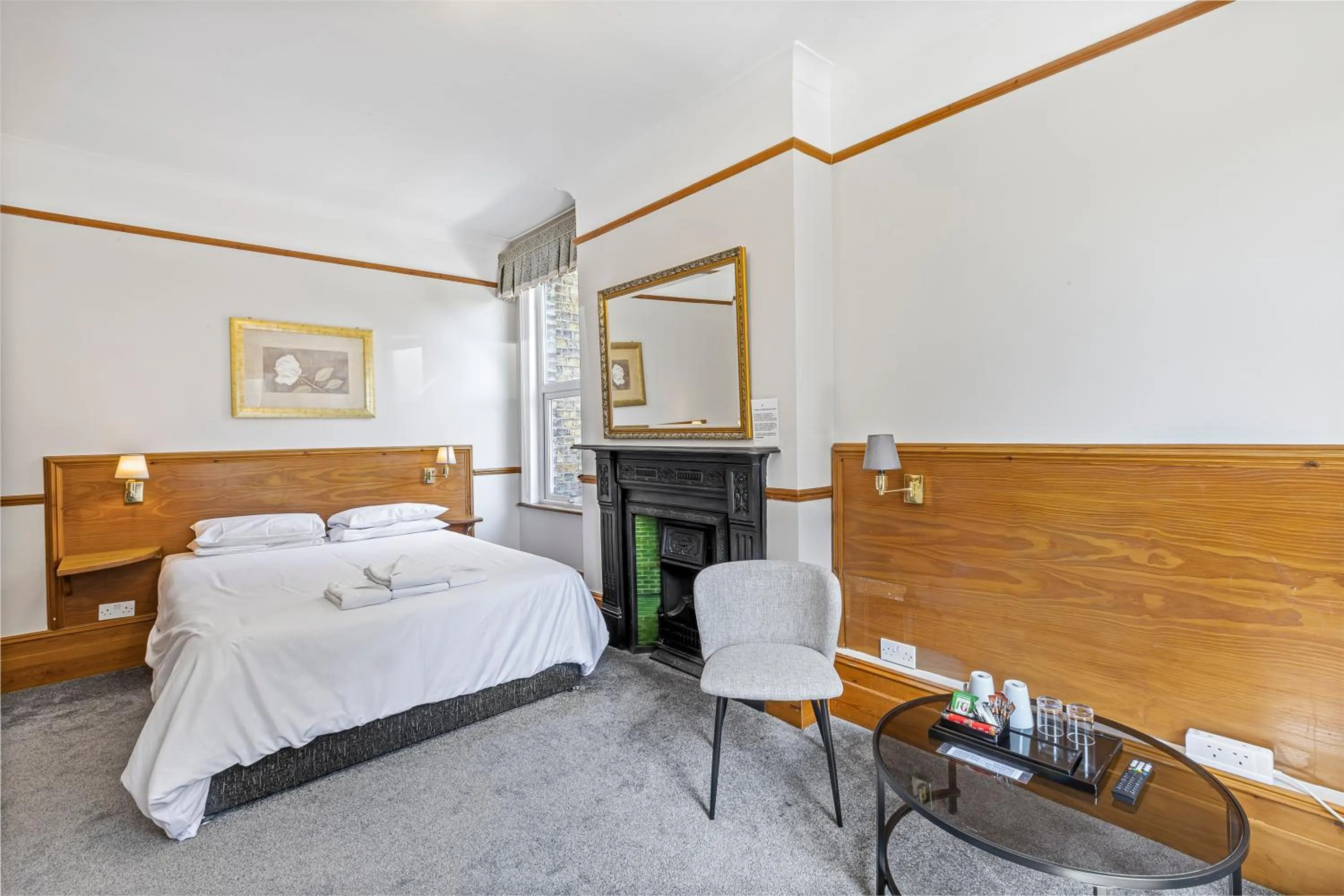 Property building, Bed in Heatherbank Guest House