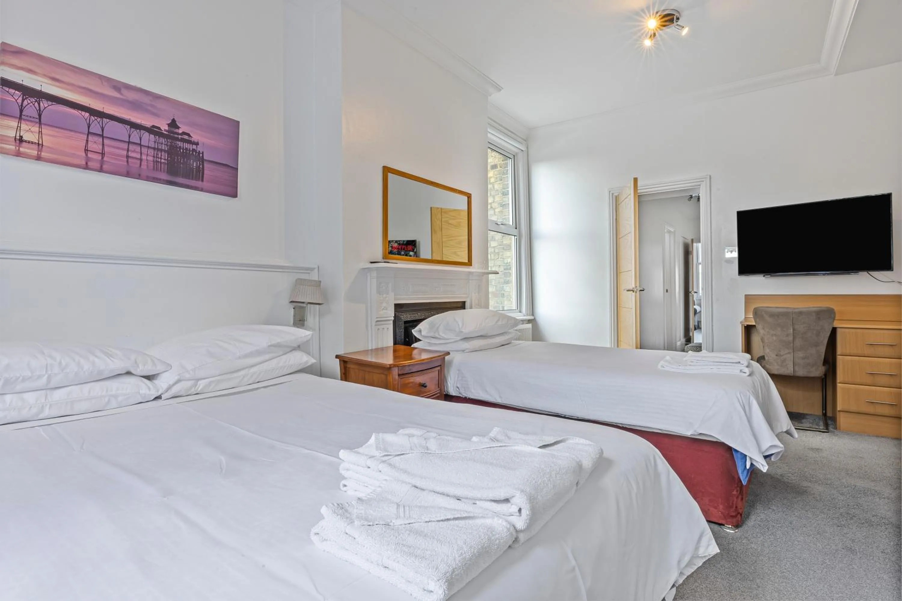 Property building, Bed in Heatherbank Guest House