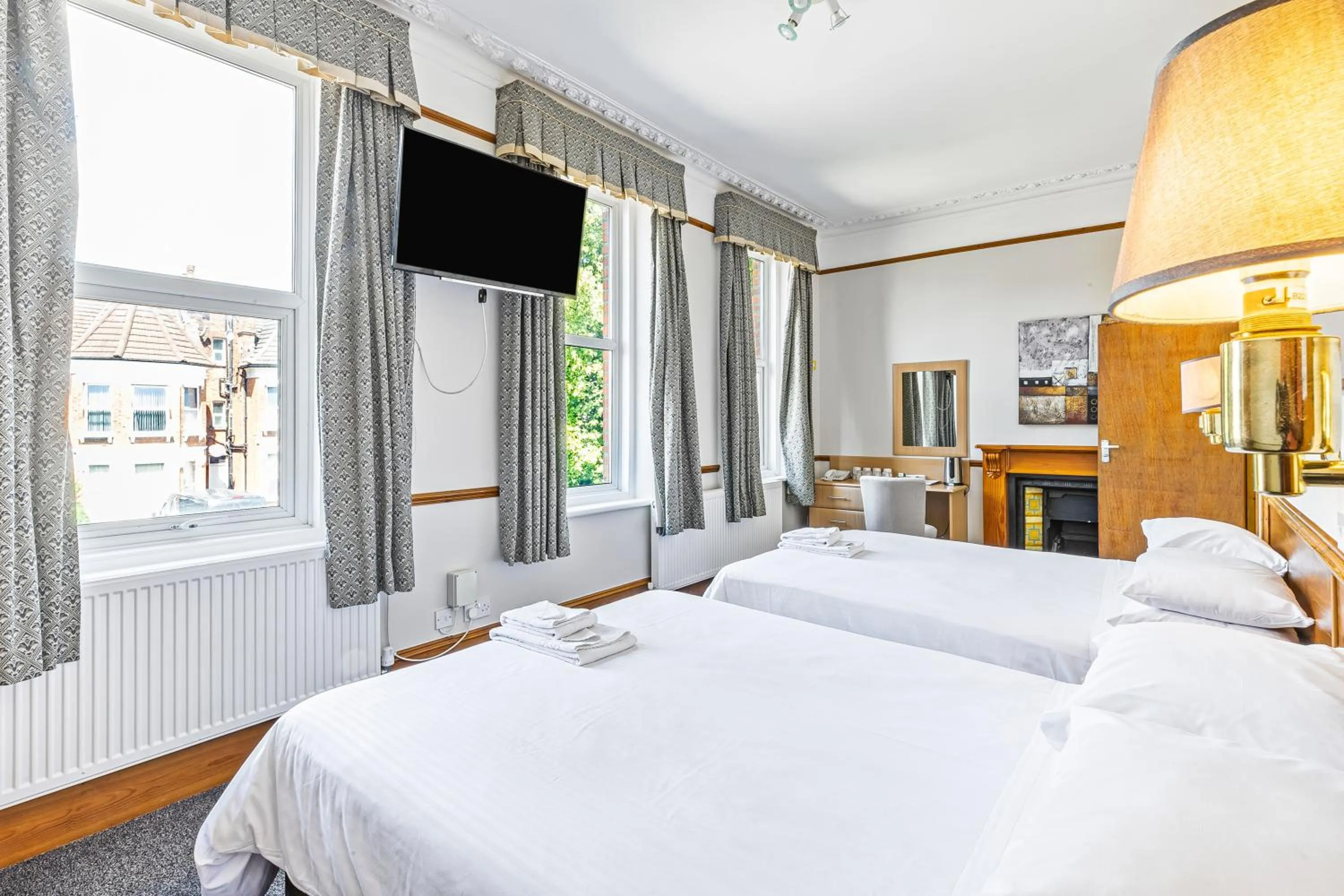 Property building, Bed in Heatherbank Guest House