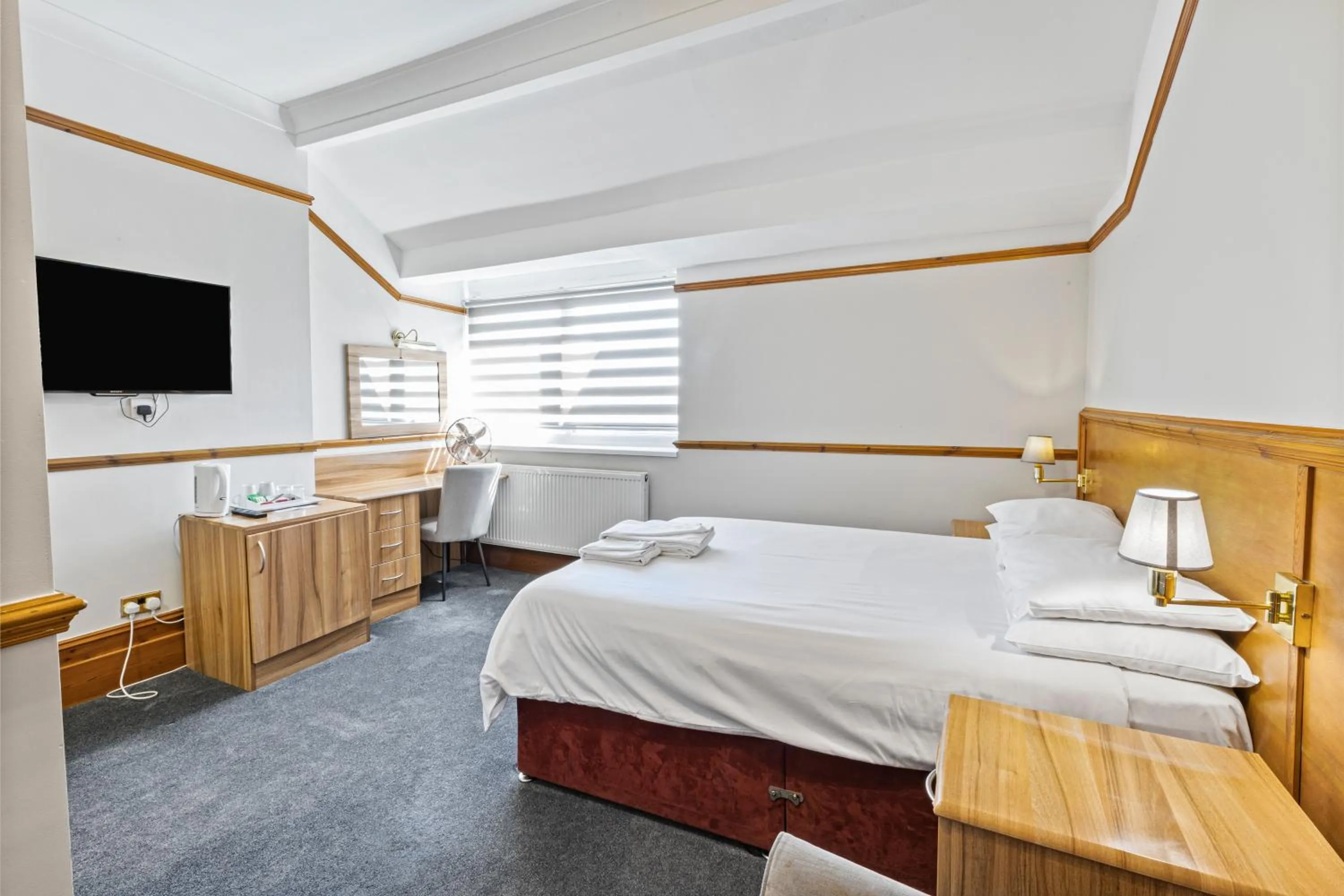 Property building, Bed in Heatherbank Guest House