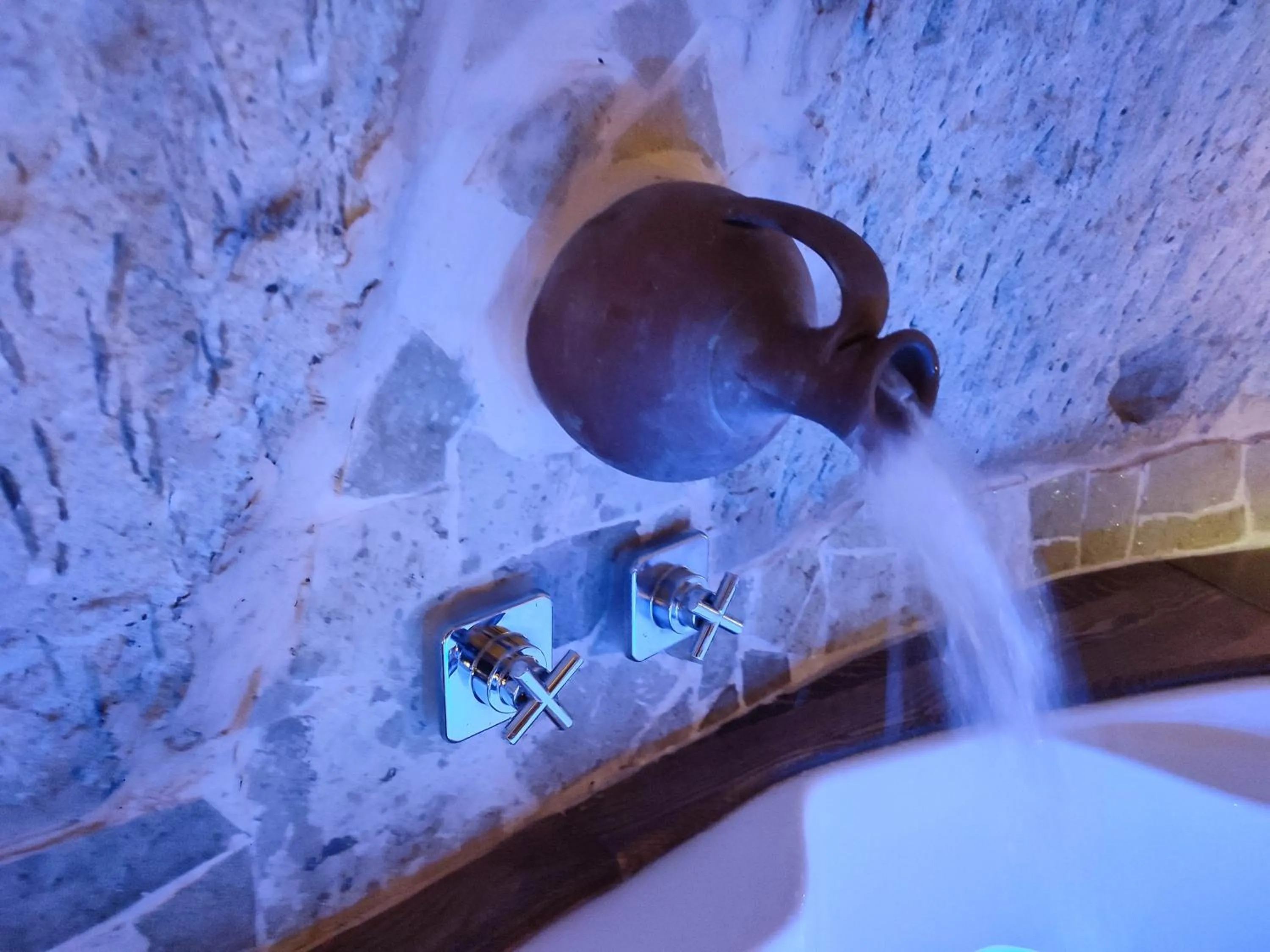 Natural landscape in Euphoria Cave House