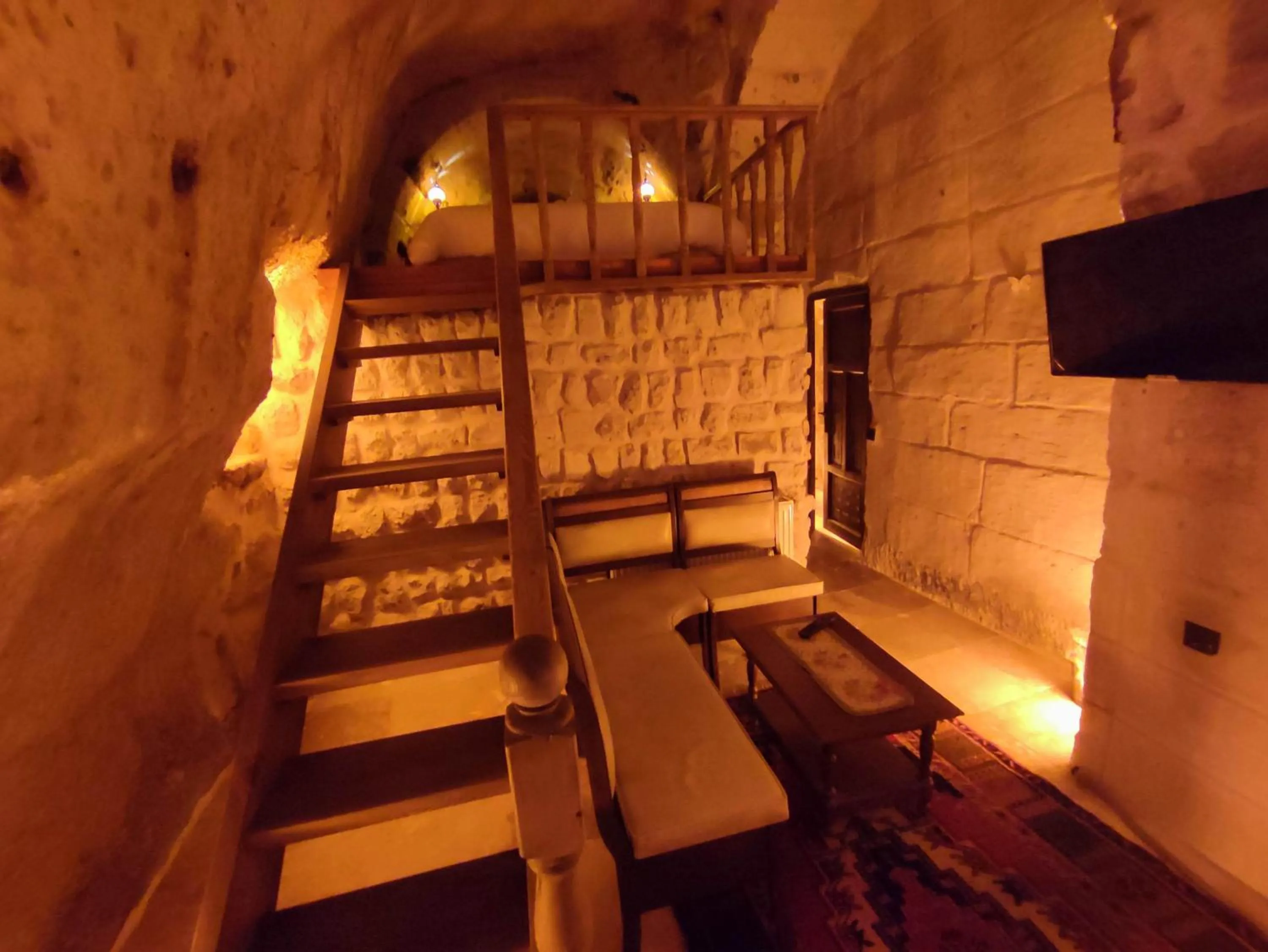 TV and multimedia in Euphoria Cave House