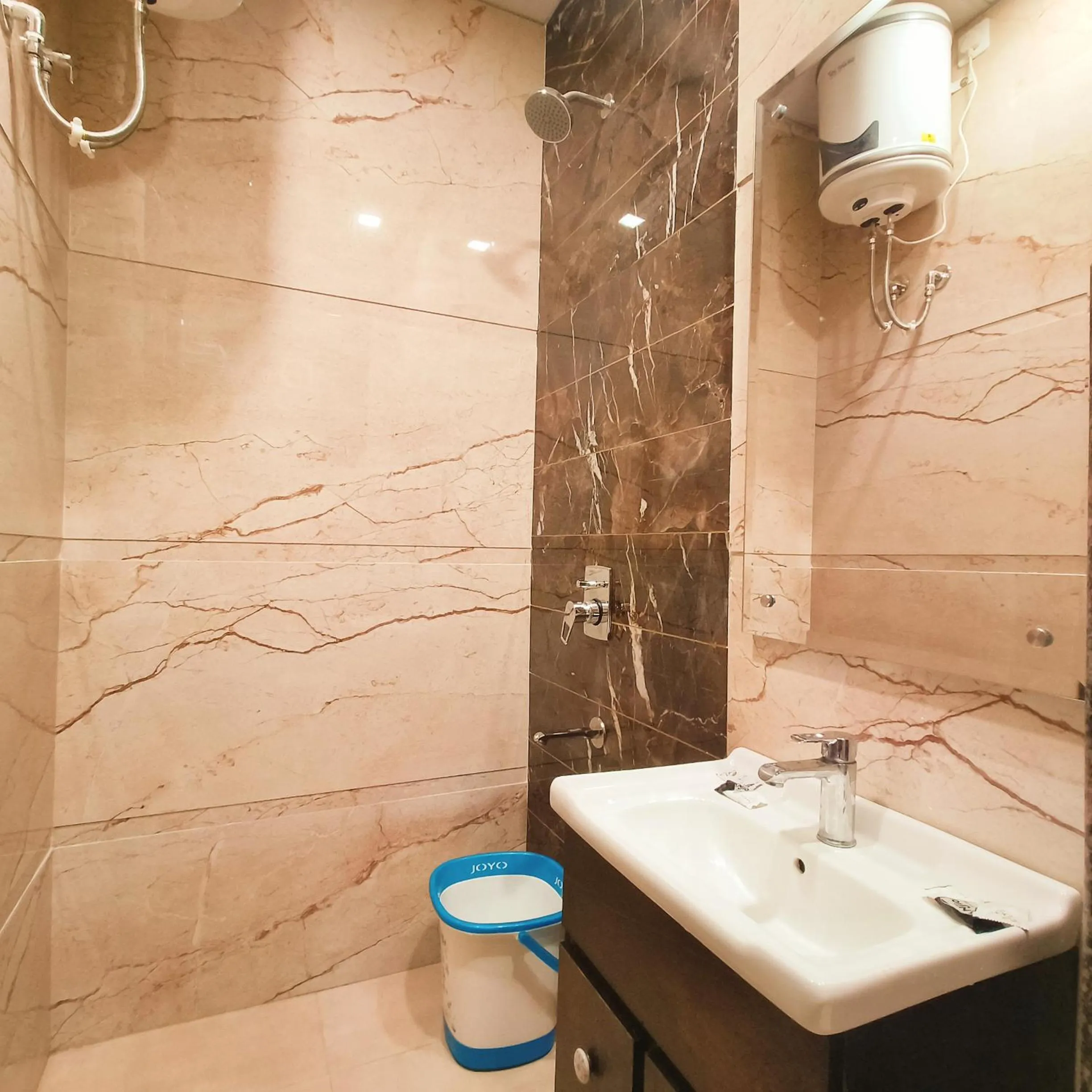 Shower in Hotel East Wood Amritsar